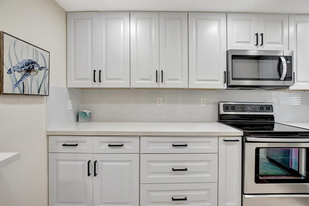 HOLLYBROOK GOLF & TENNIS - Residential