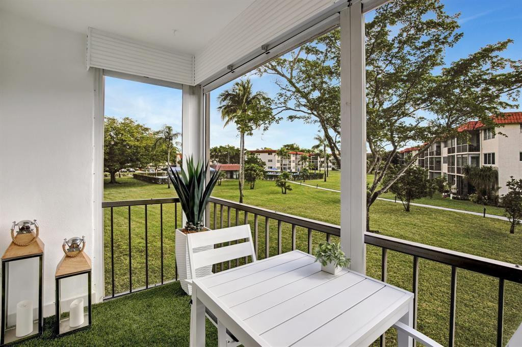 HOLLYBROOK GOLF & TENNIS - Residential