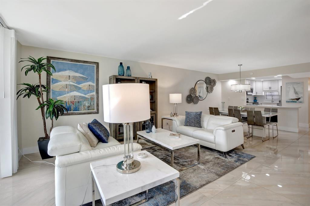 HOLLYBROOK GOLF & TENNIS - Residential