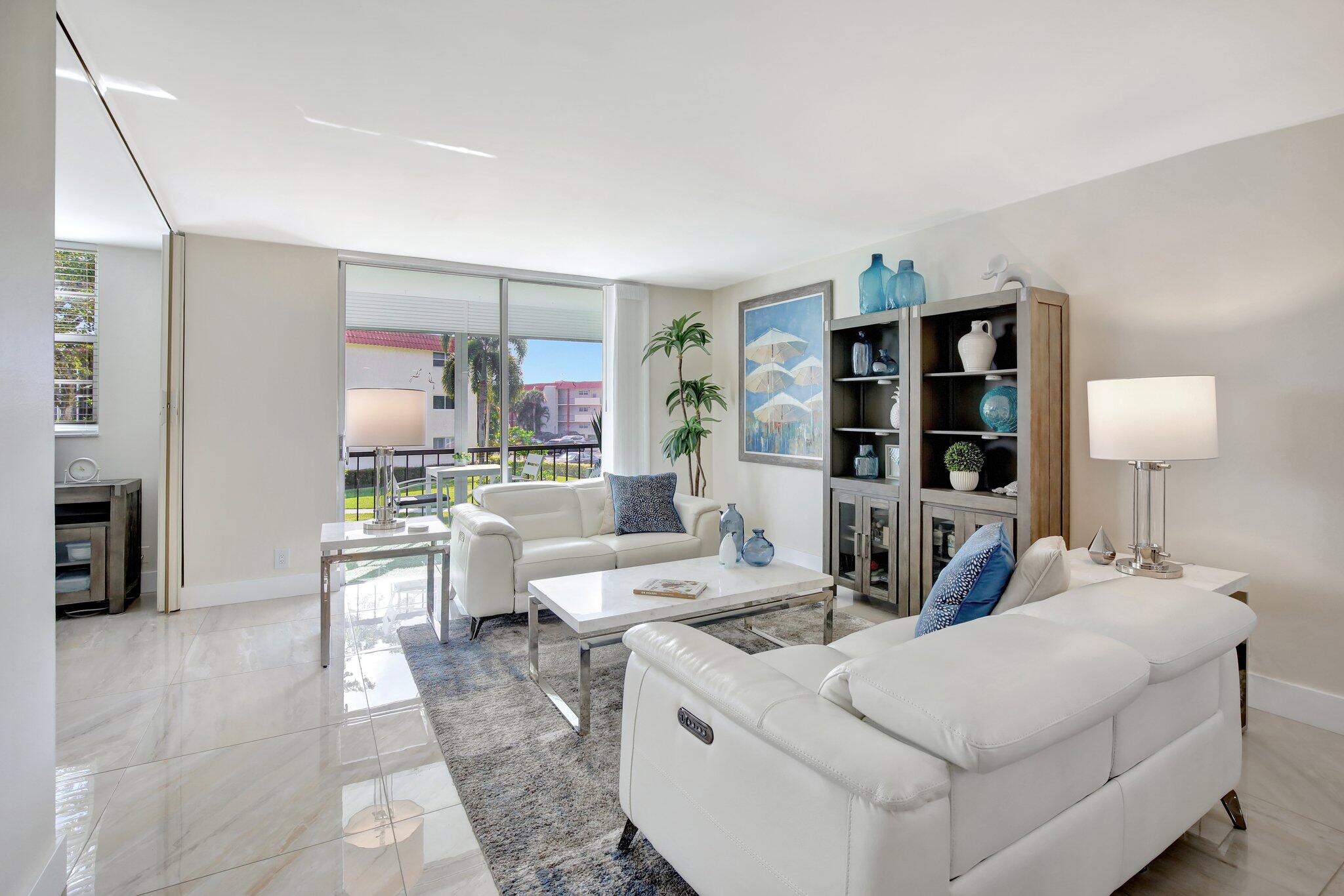 HOLLYBROOK GOLF & TENNIS - Residential