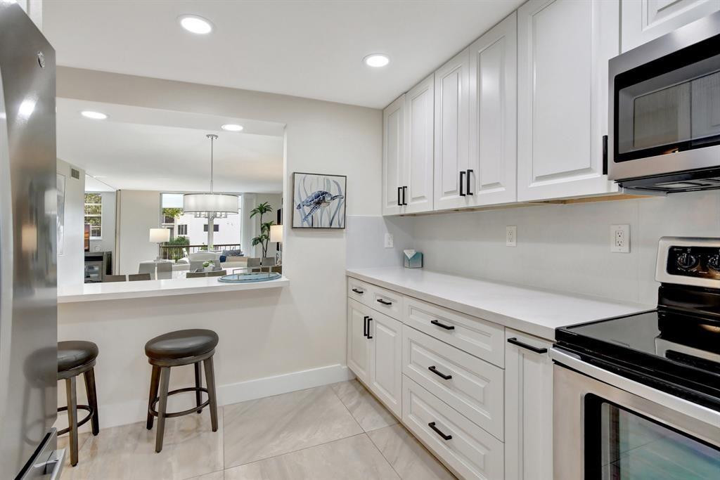 HOLLYBROOK GOLF & TENNIS - Residential