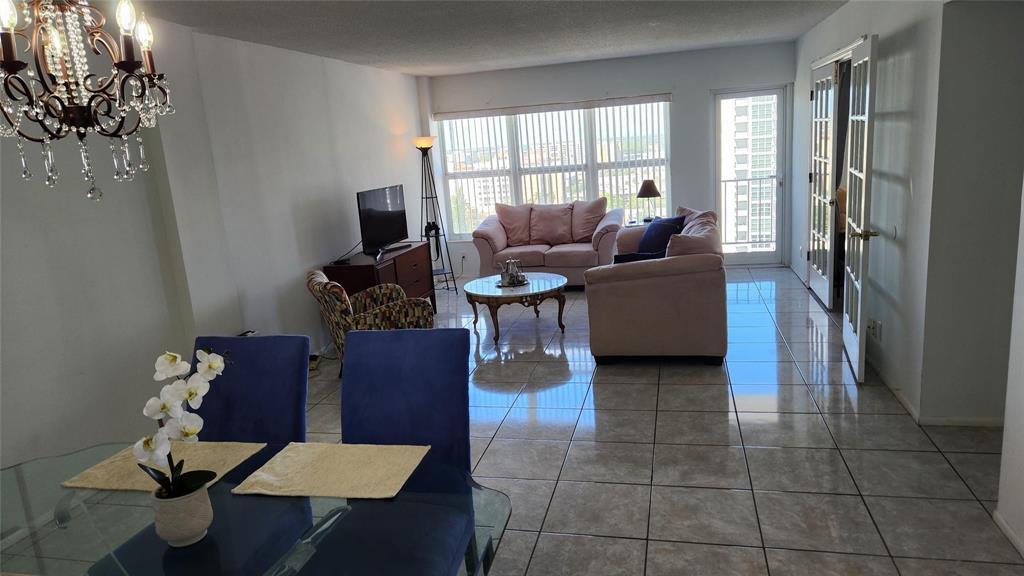 PARLIAMENT HOUSE CONDO - Residential Lease
