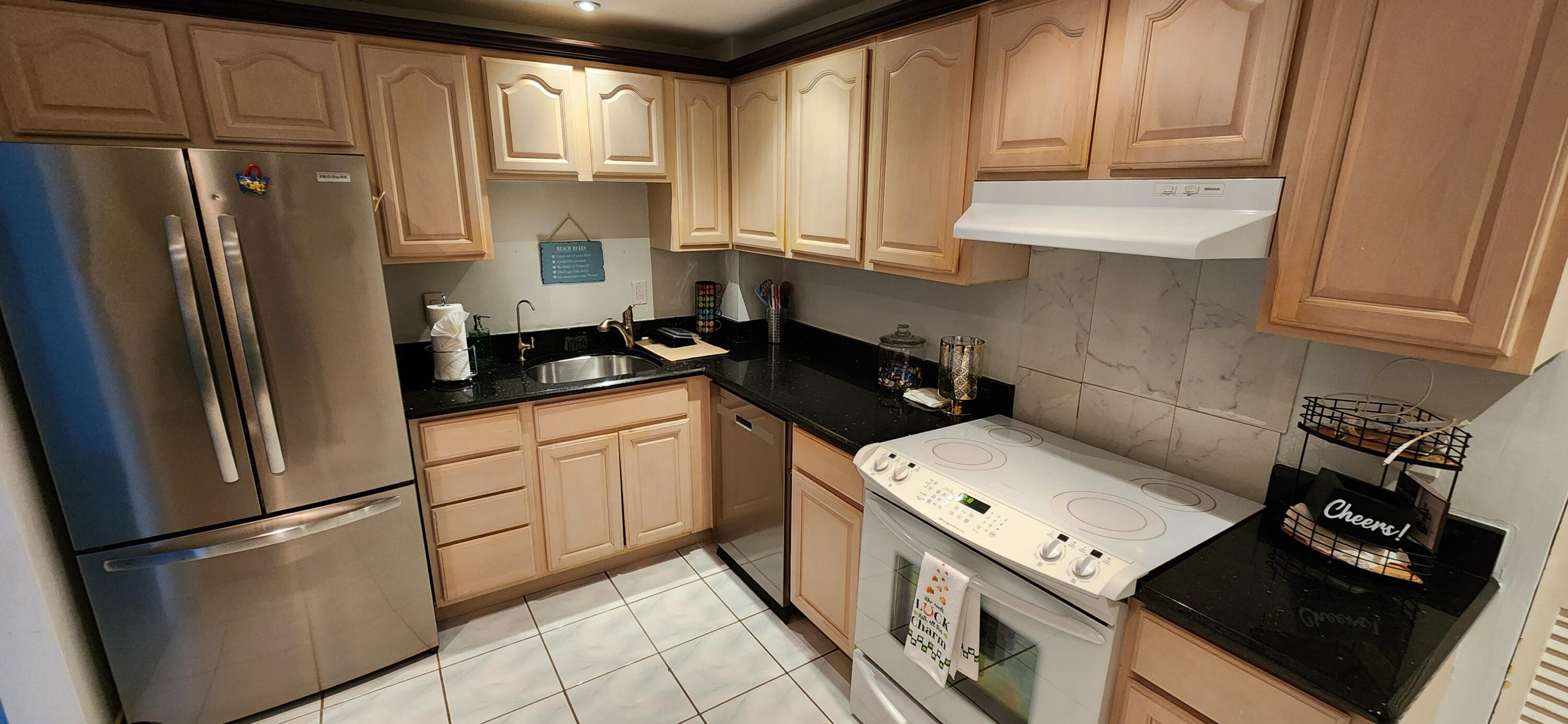 PARLIAMENT HOUSE CONDO - Residential Lease