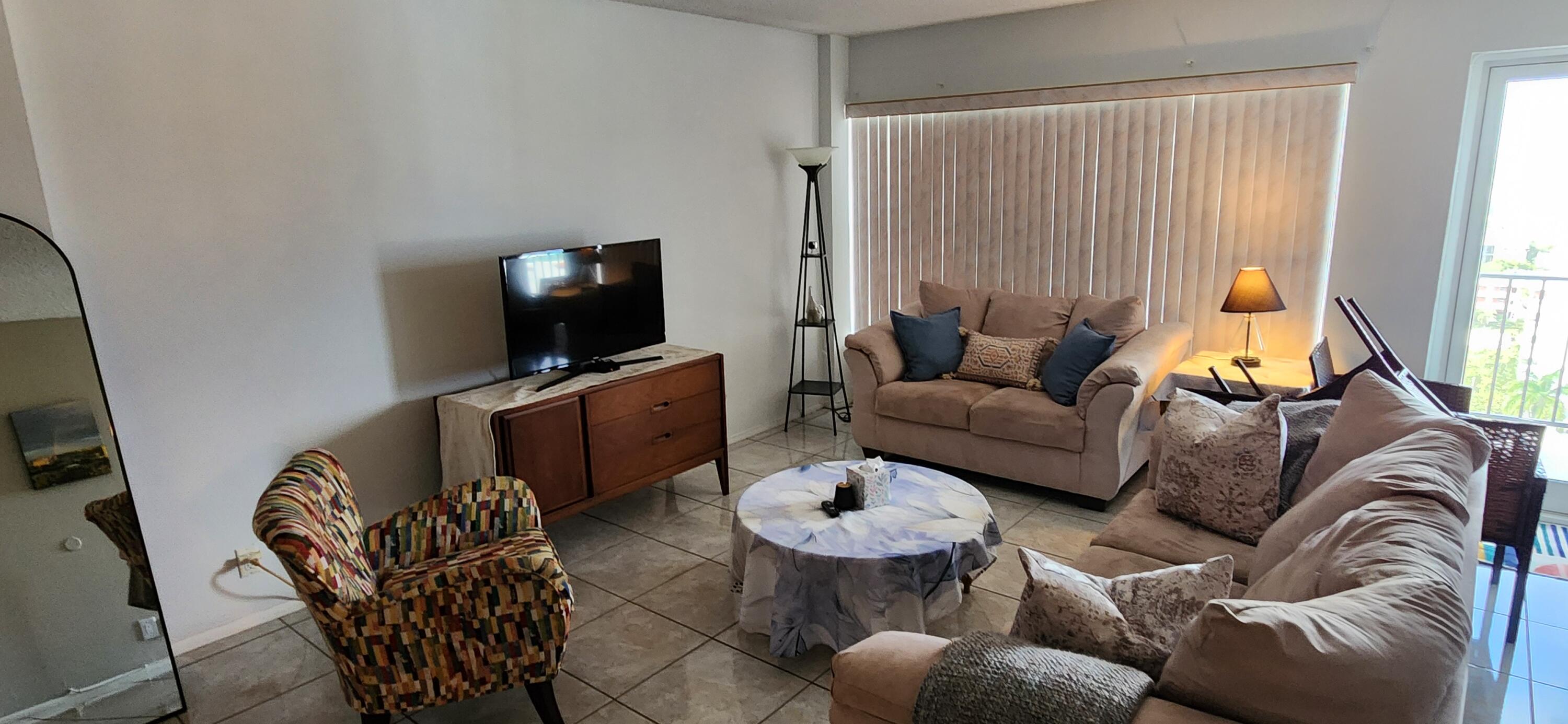 PARLIAMENT HOUSE CONDO - Residential Lease