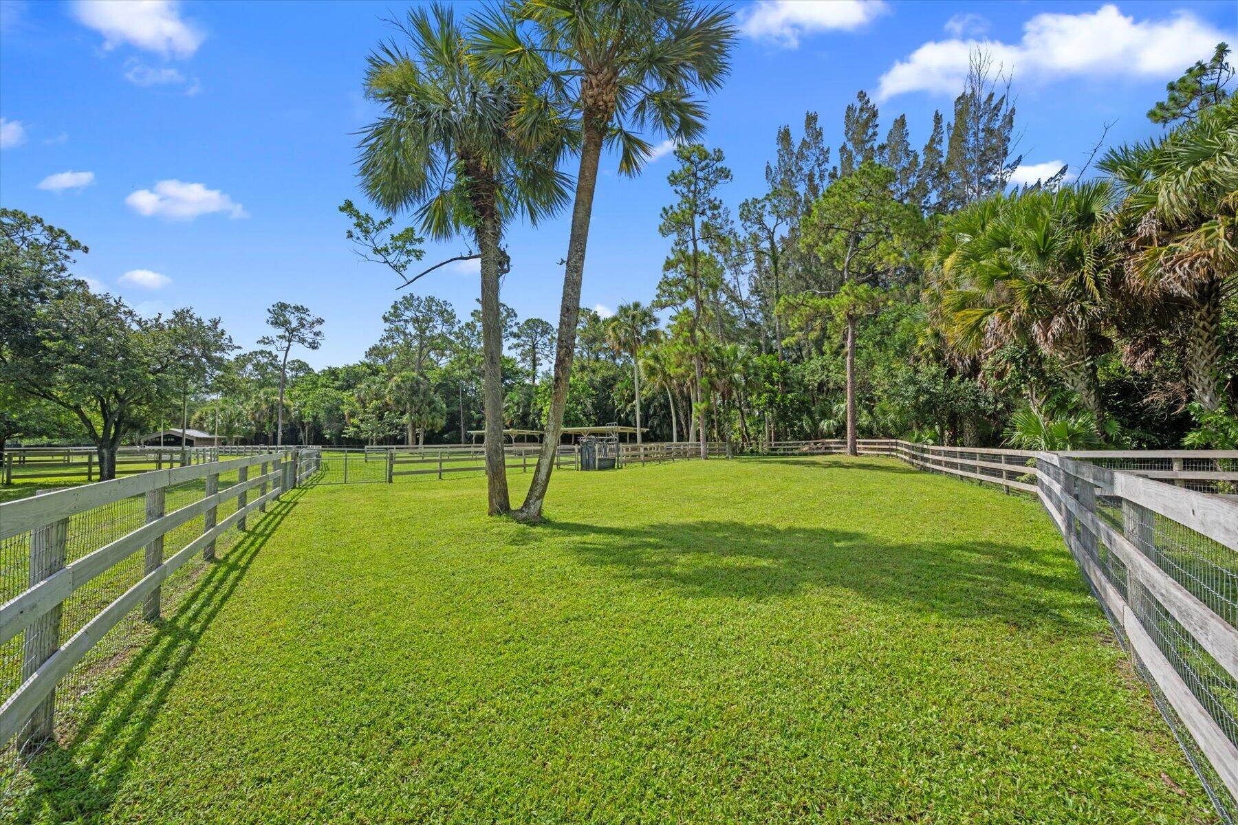 LOXAHATCHEE GROVES - Residential