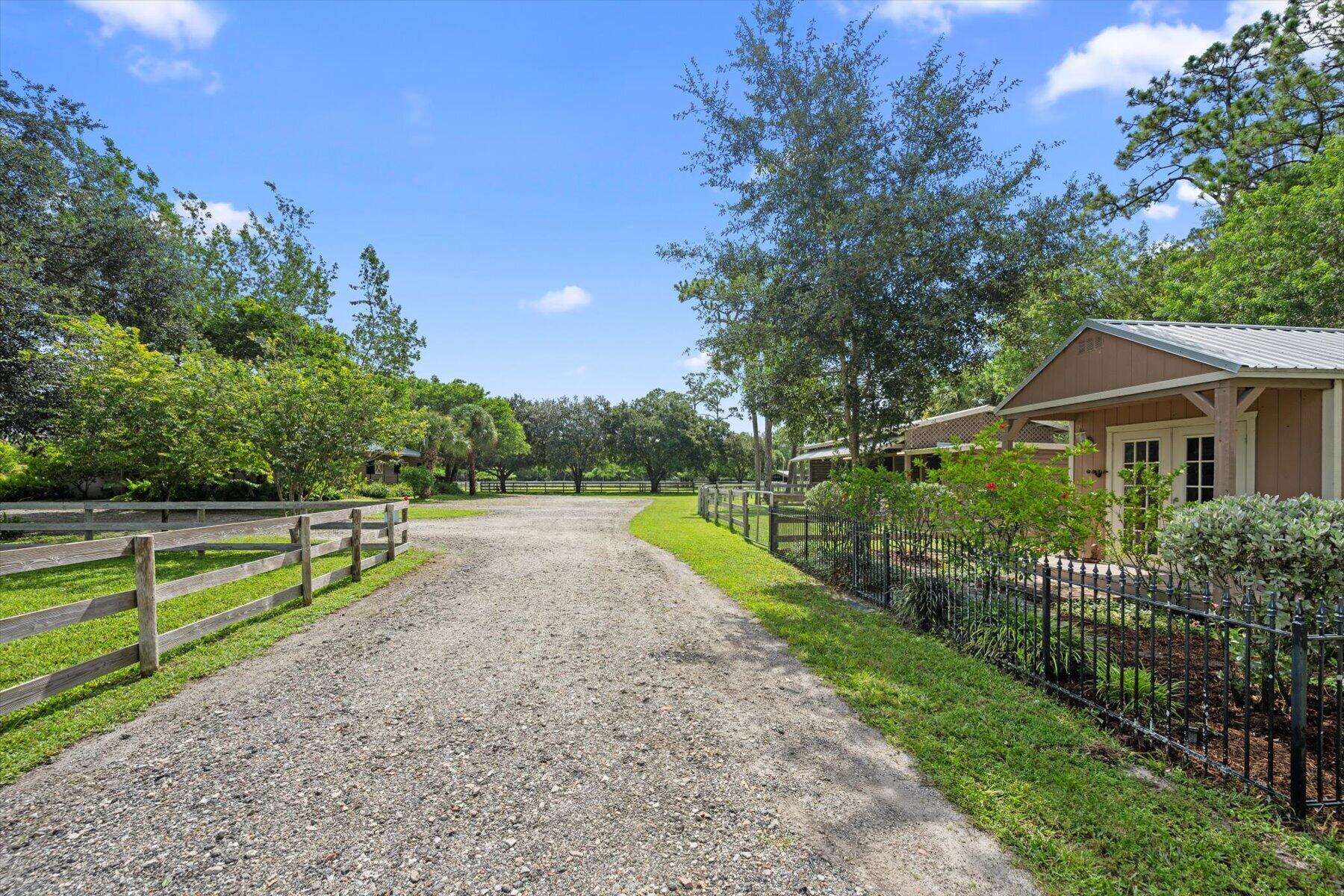 LOXAHATCHEE GROVES - Residential
