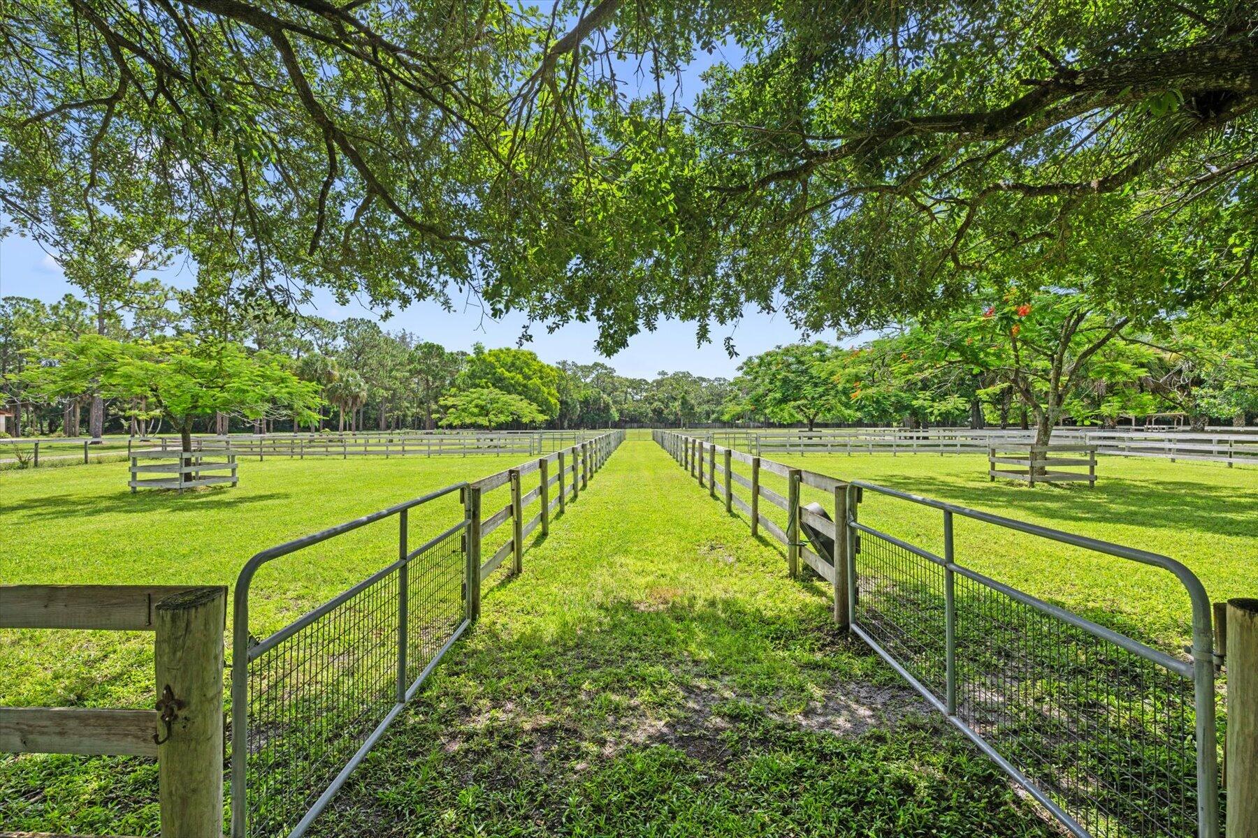 LOXAHATCHEE GROVES - Residential