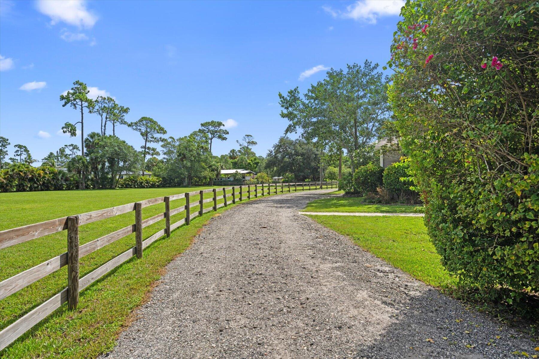 LOXAHATCHEE GROVES - Residential
