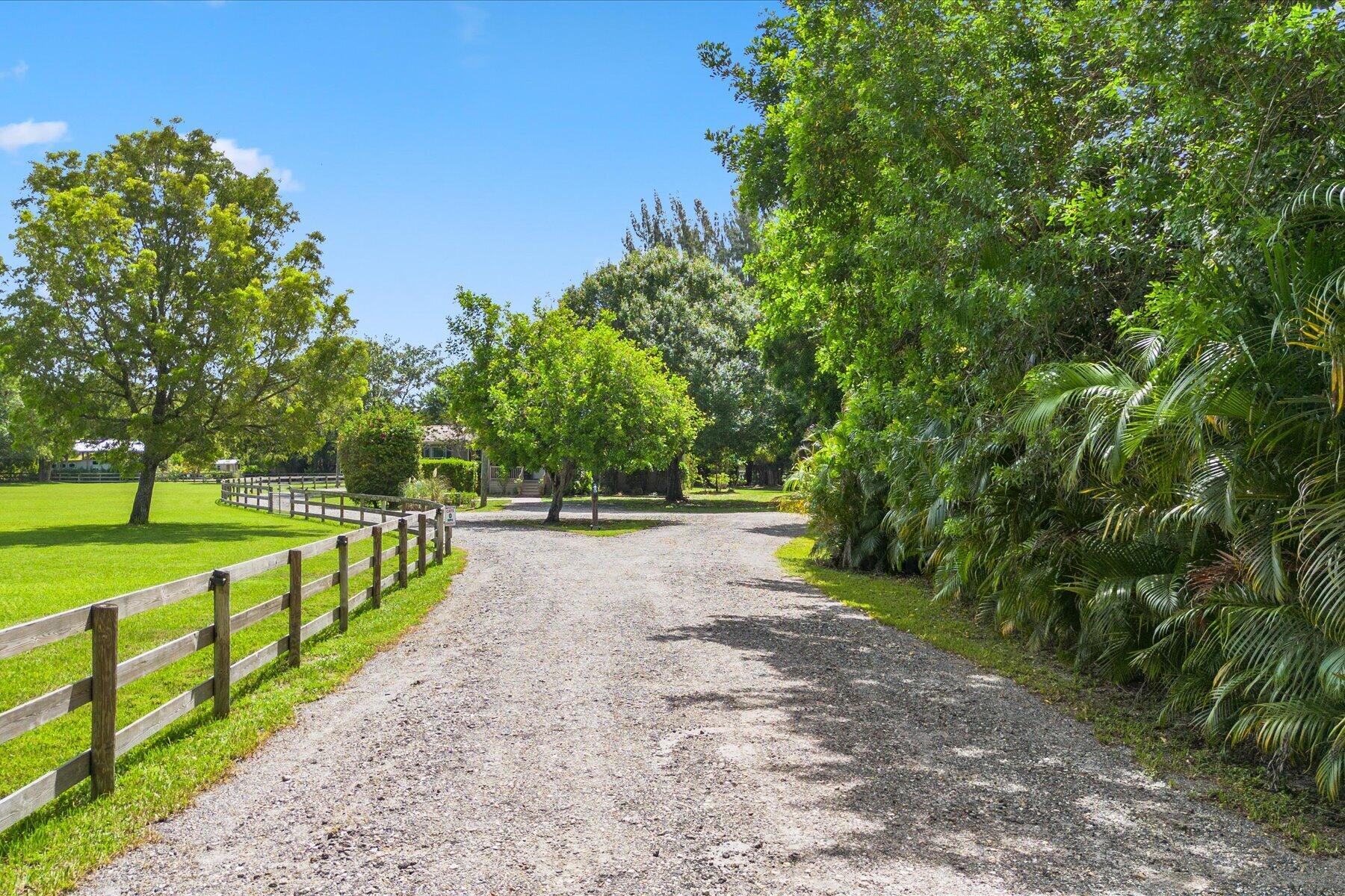LOXAHATCHEE GROVES - Residential