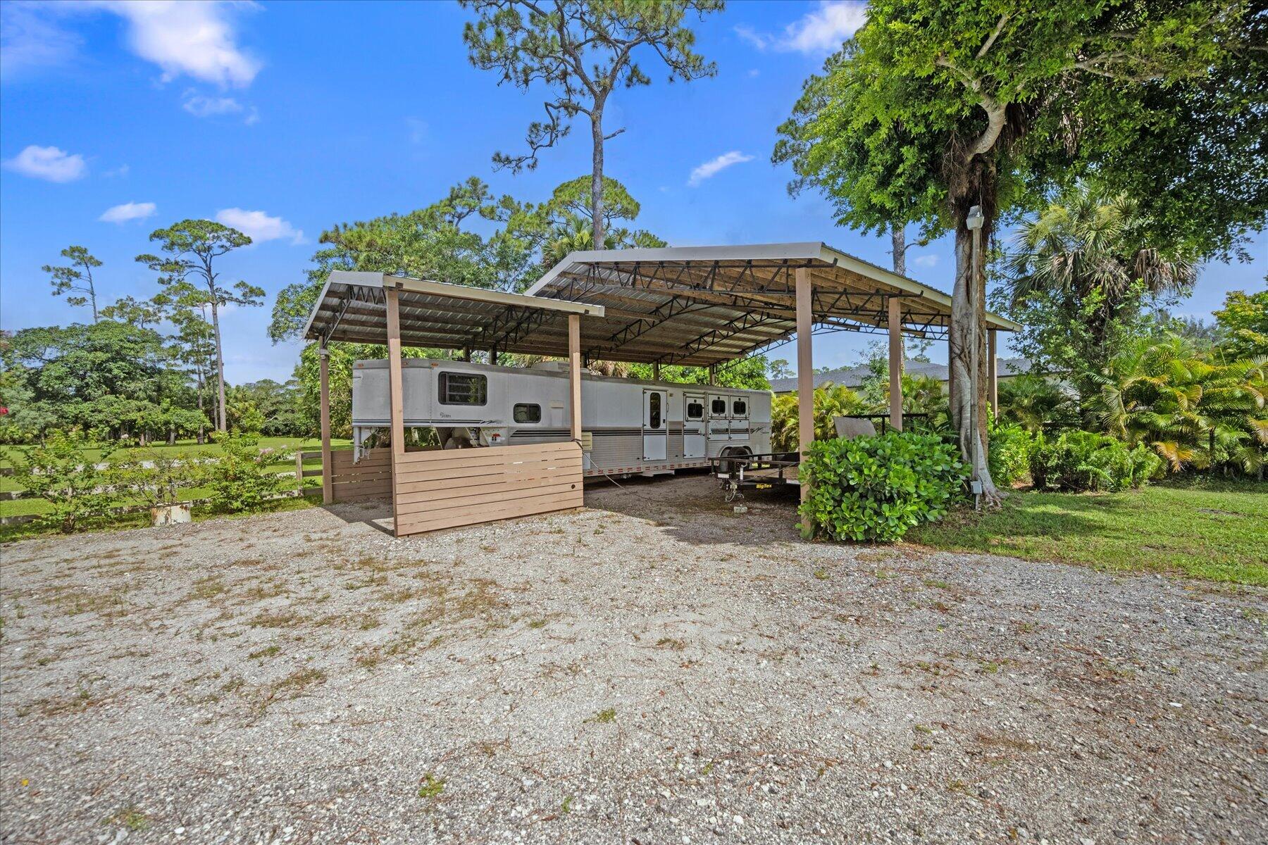 LOXAHATCHEE GROVES - Residential