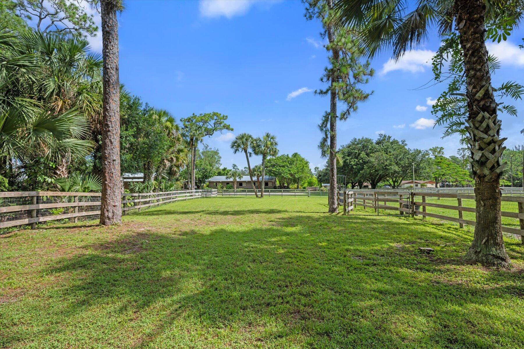 LOXAHATCHEE GROVES - Residential