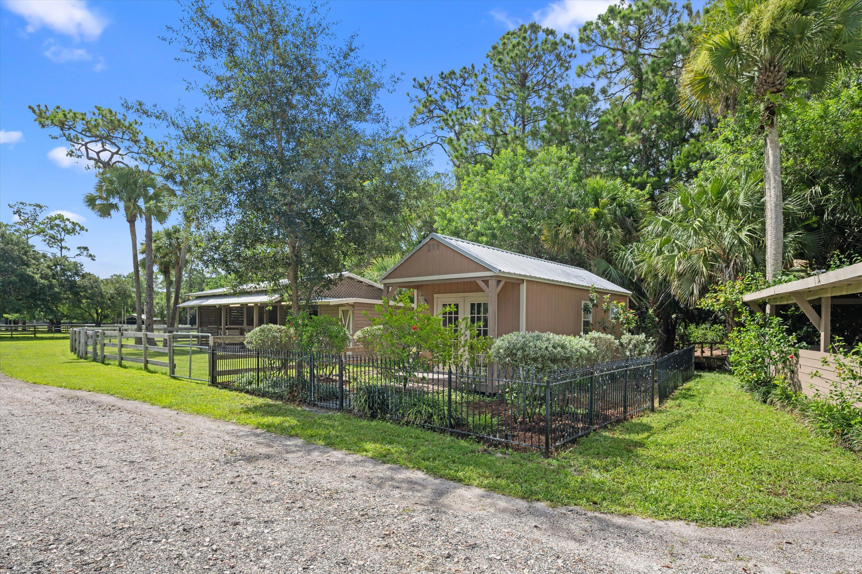 LOXAHATCHEE GROVES - Residential