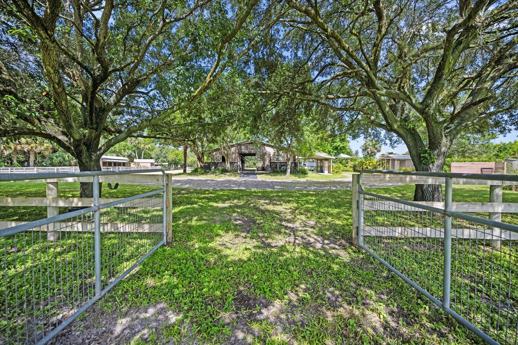 LOXAHATCHEE GROVES - Residential