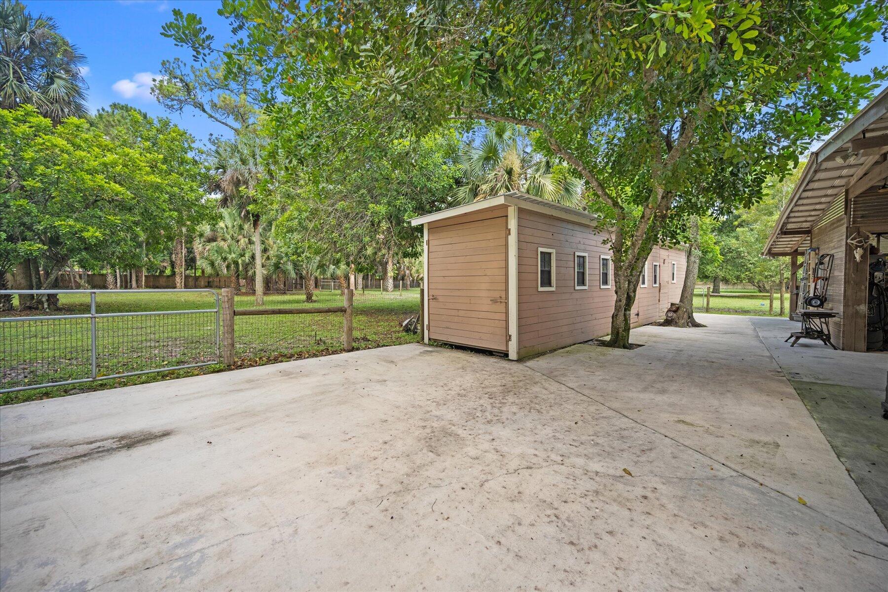 LOXAHATCHEE GROVES - Residential
