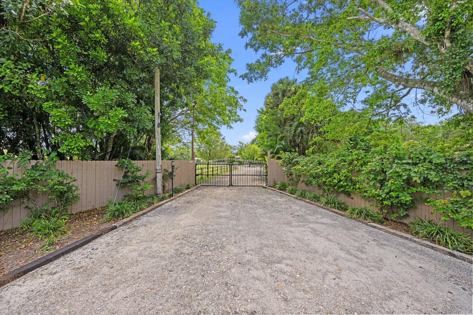 LOXAHATCHEE GROVES - Residential