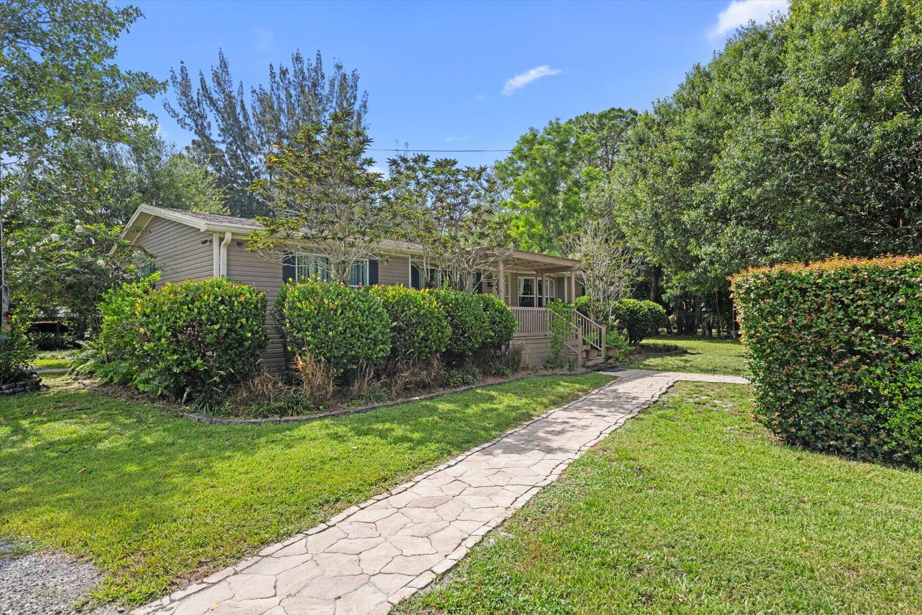 LOXAHATCHEE GROVES - Residential