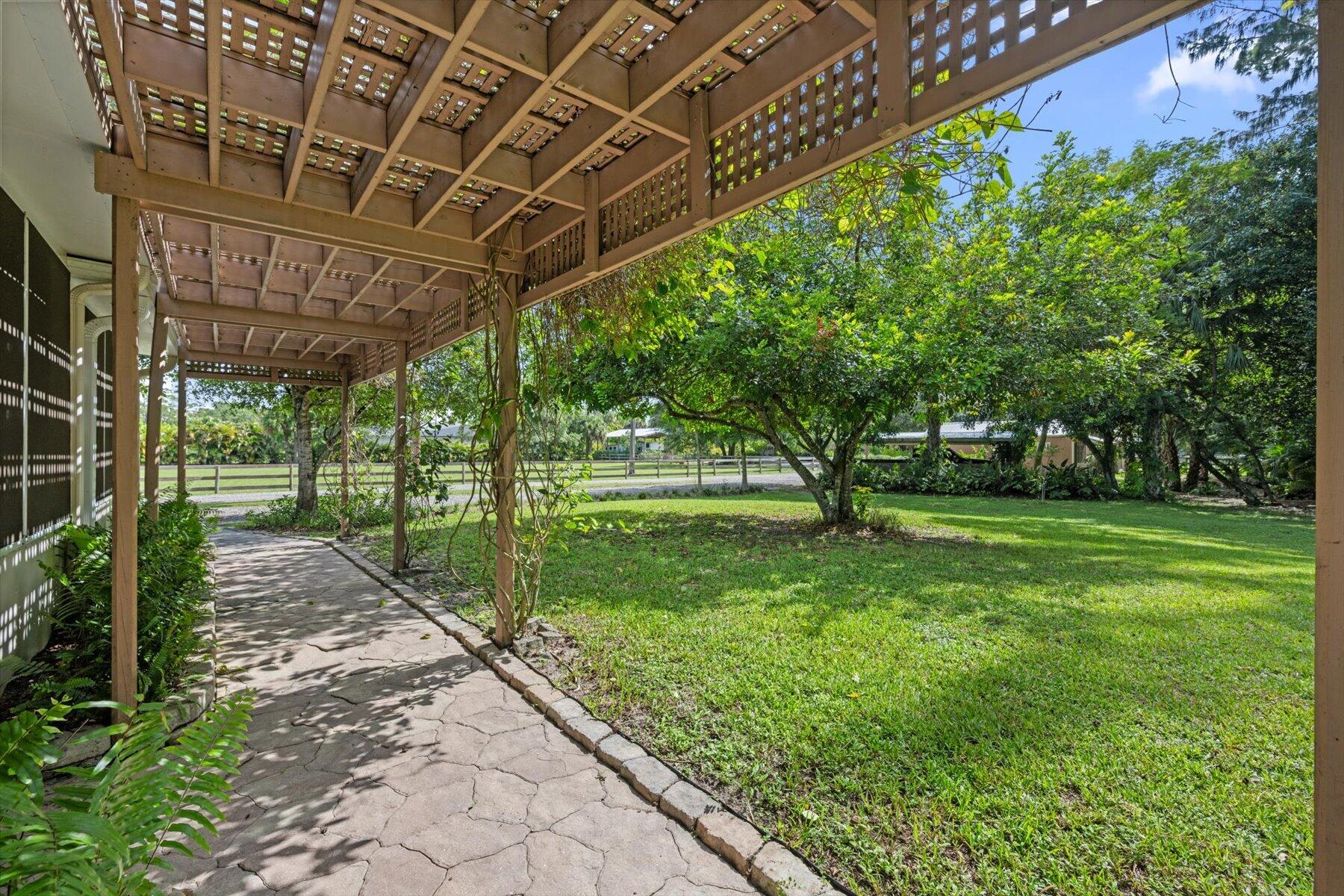 LOXAHATCHEE GROVES - Residential