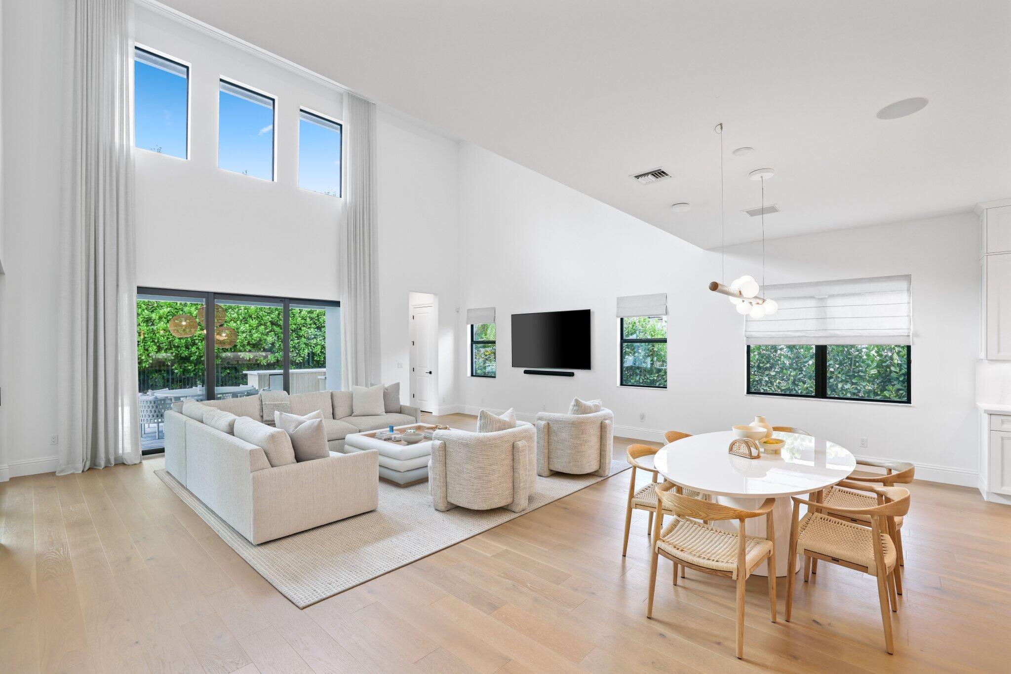 ROYAL PALM POLO - Residential