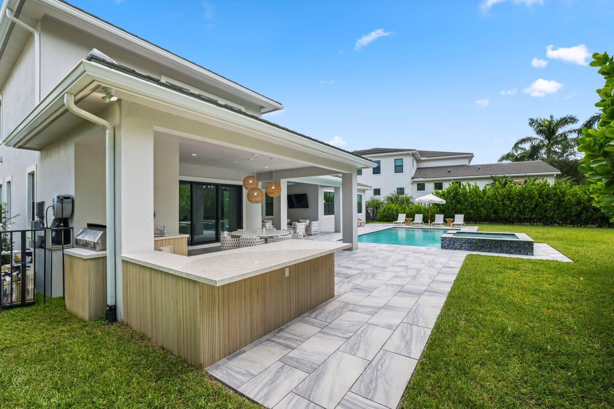 ROYAL PALM POLO - Residential