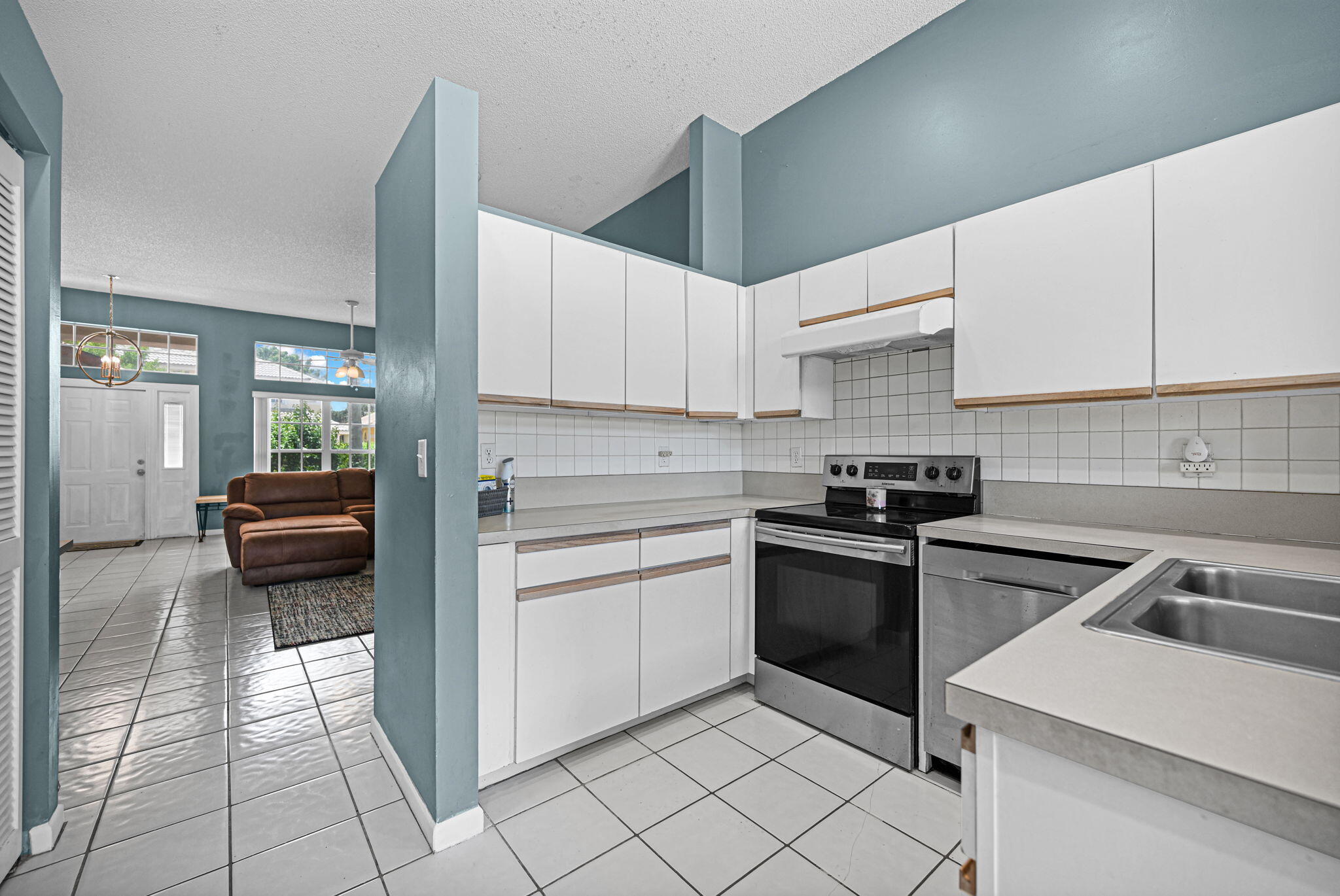 HOLIDAY SPRINGS EAST - Residential