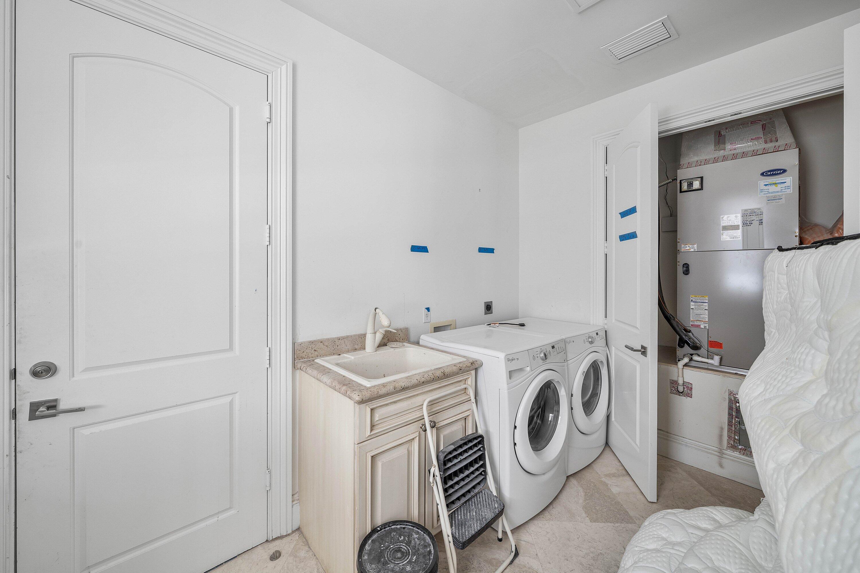 ROYAL PALM YACHT & COUNTRY CLUB - Residential