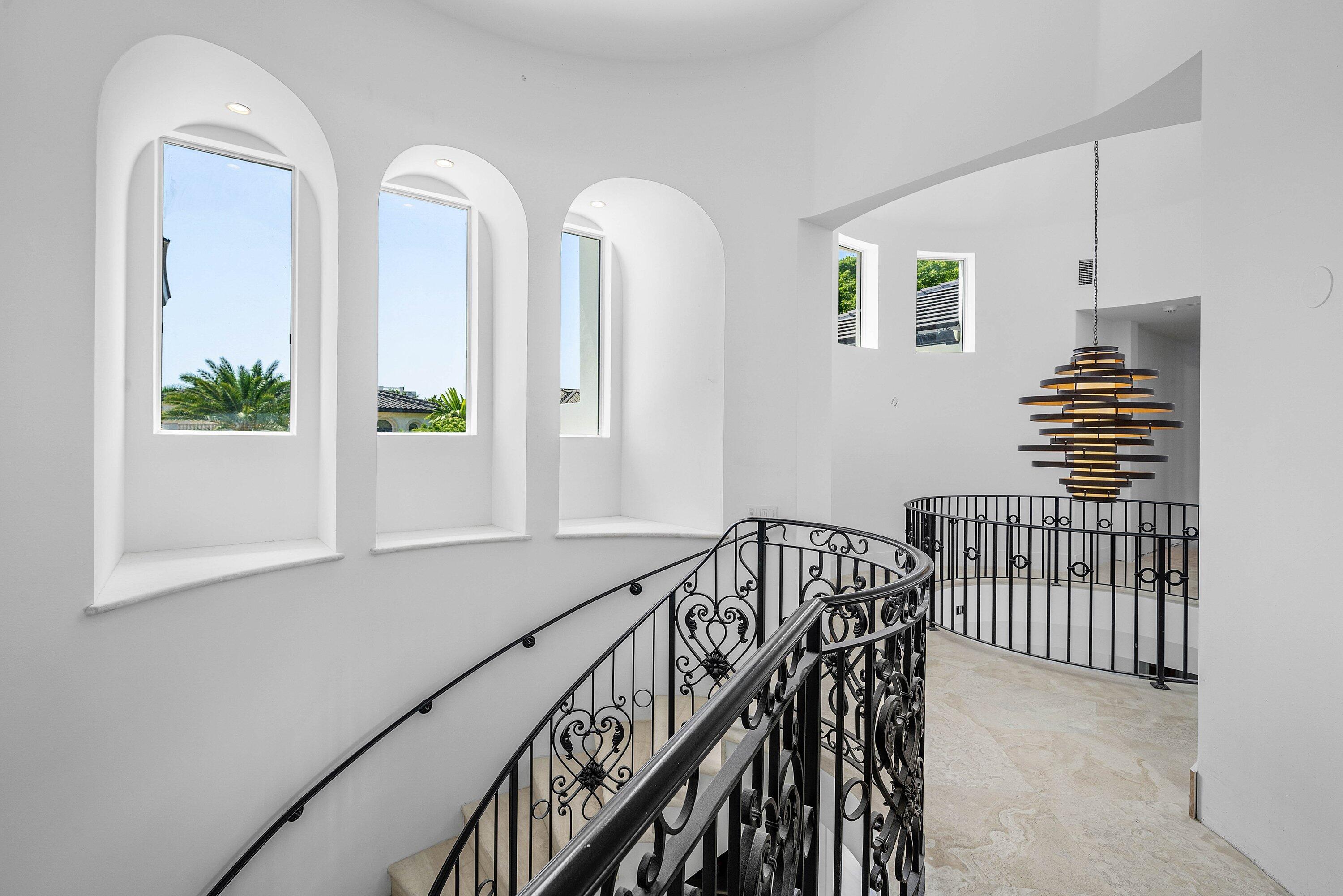 ROYAL PALM YACHT & COUNTRY CLUB - Residential
