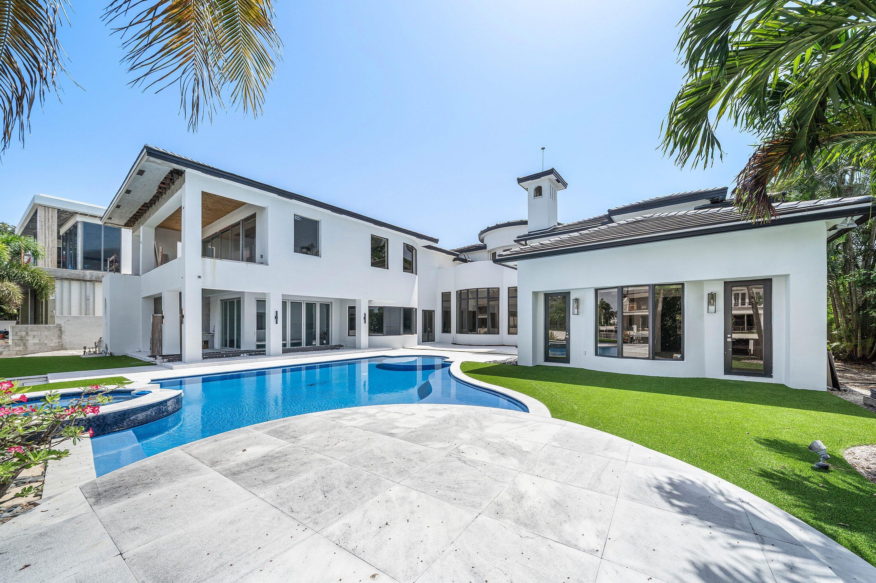 ROYAL PALM YACHT & COUNTRY CLUB - Residential