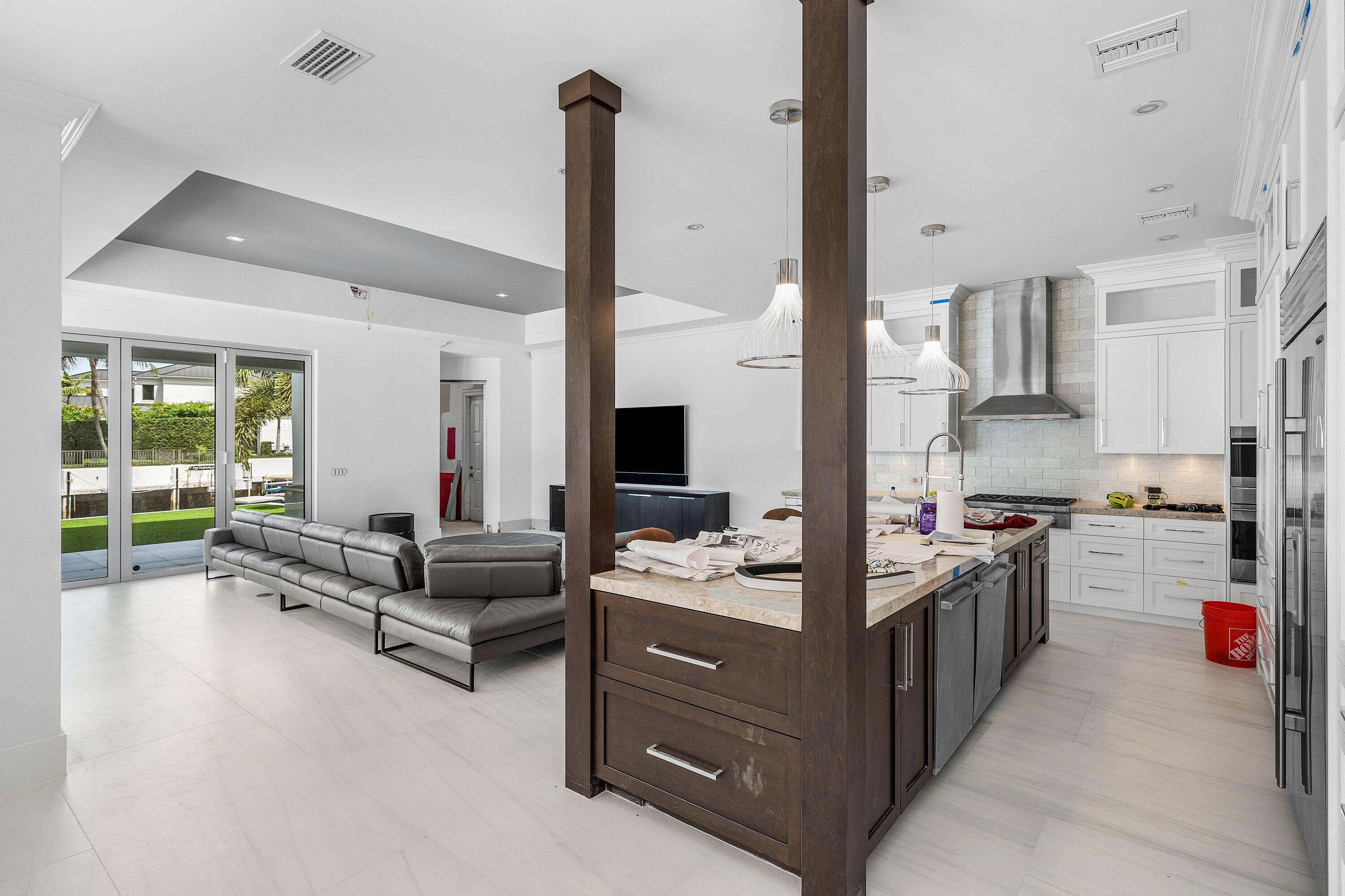 ROYAL PALM YACHT & COUNTRY CLUB - Residential