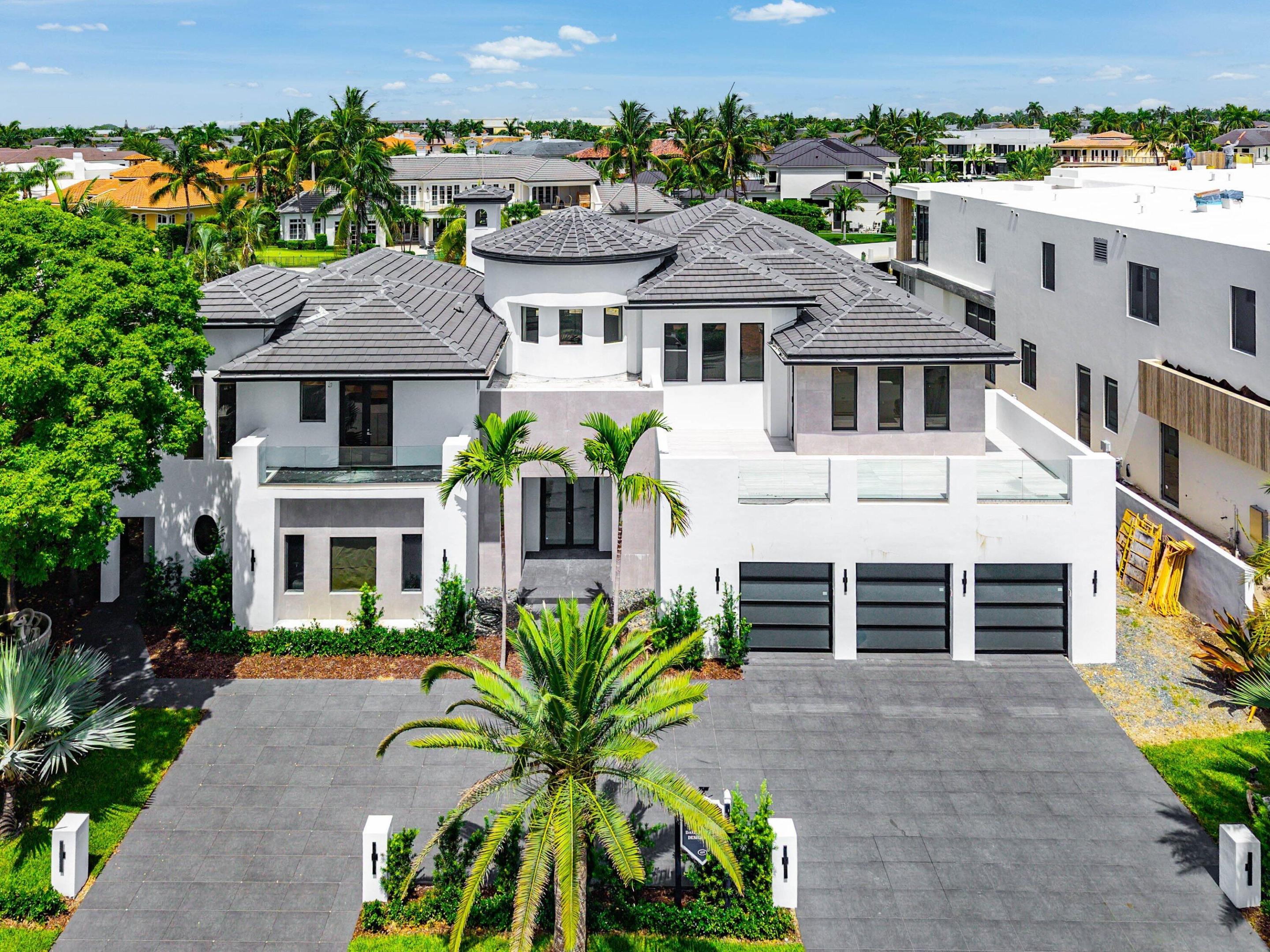 ROYAL PALM YACHT & COUNTRY CLUB - Residential