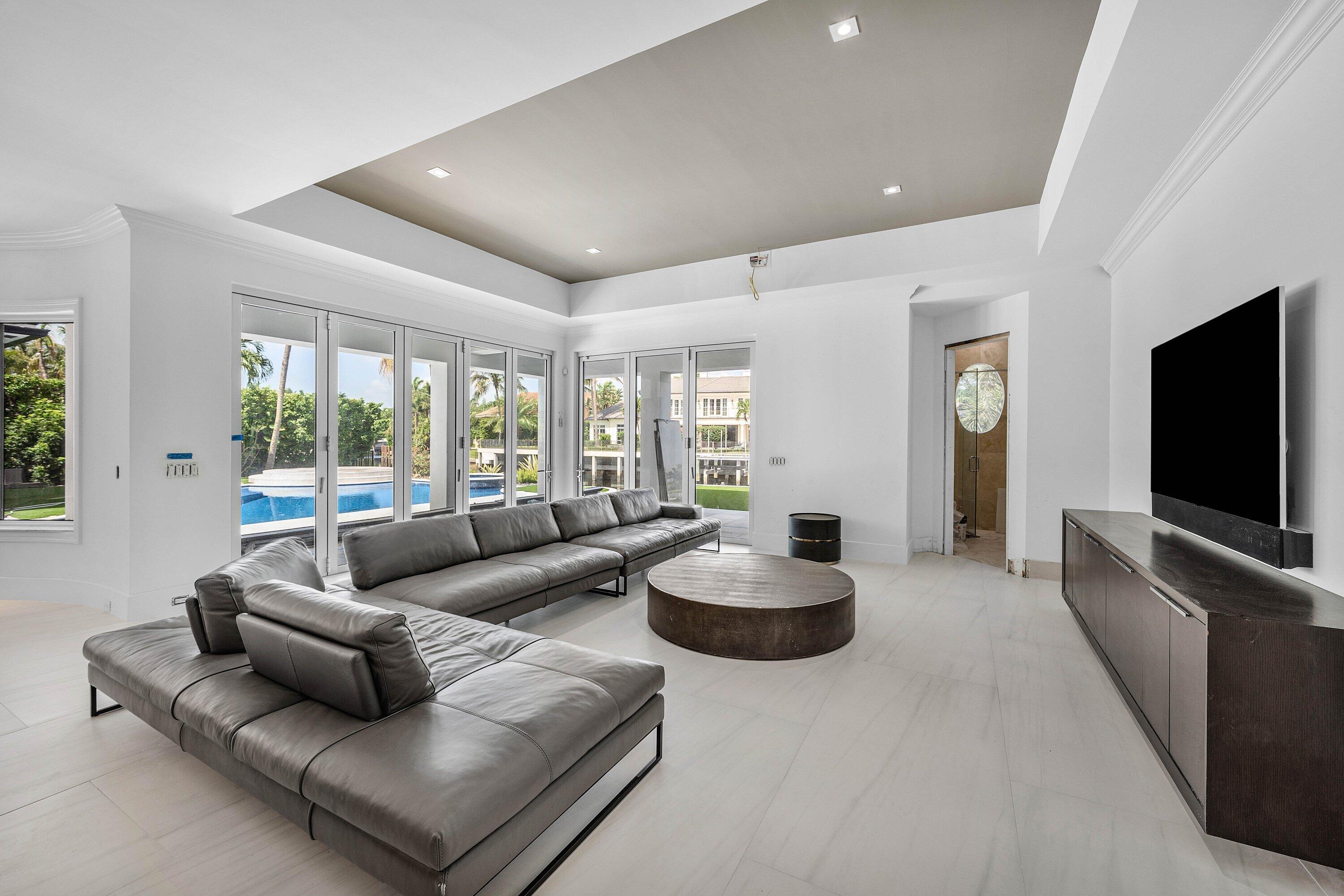 ROYAL PALM YACHT & COUNTRY CLUB - Residential