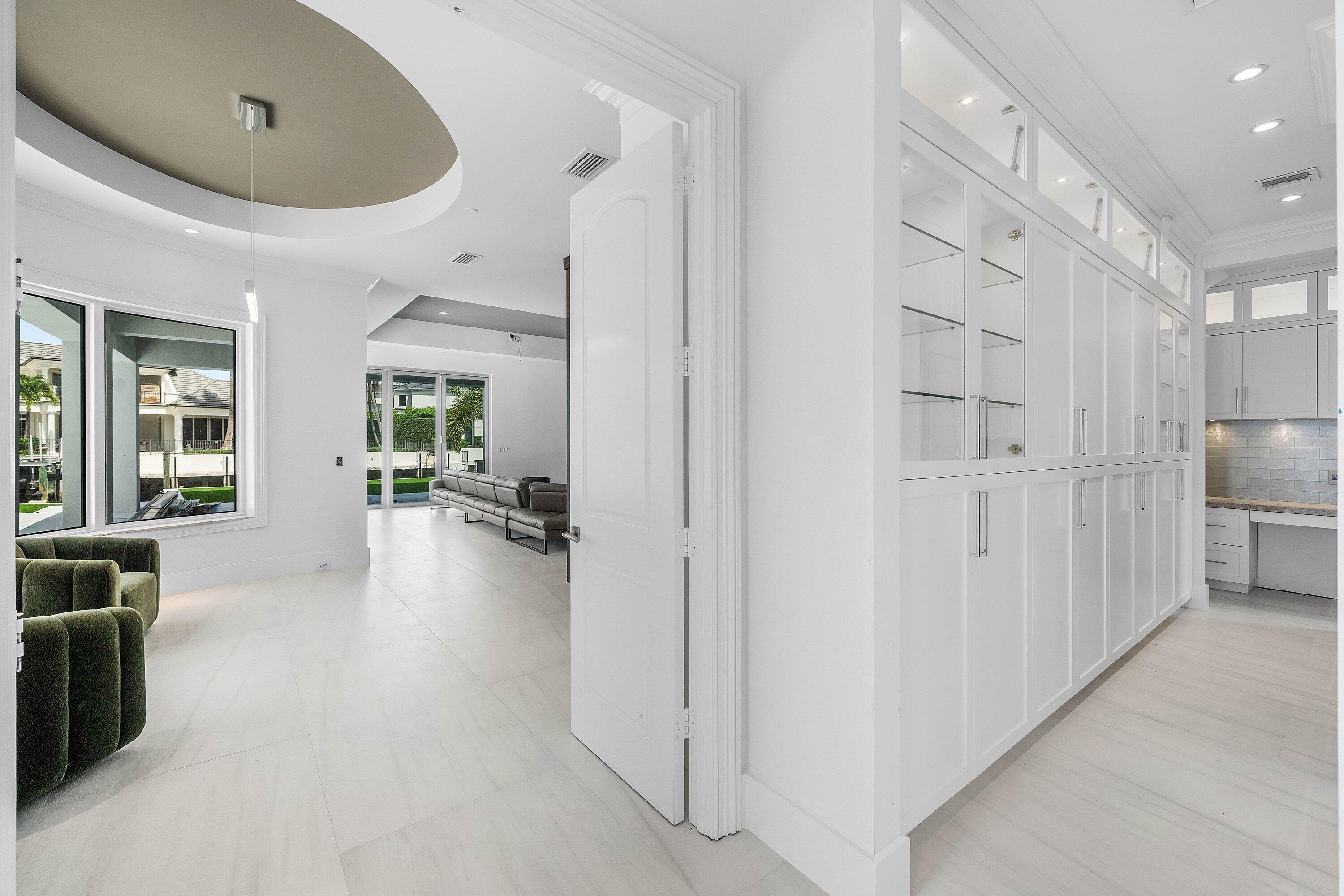 ROYAL PALM YACHT & COUNTRY CLUB - Residential