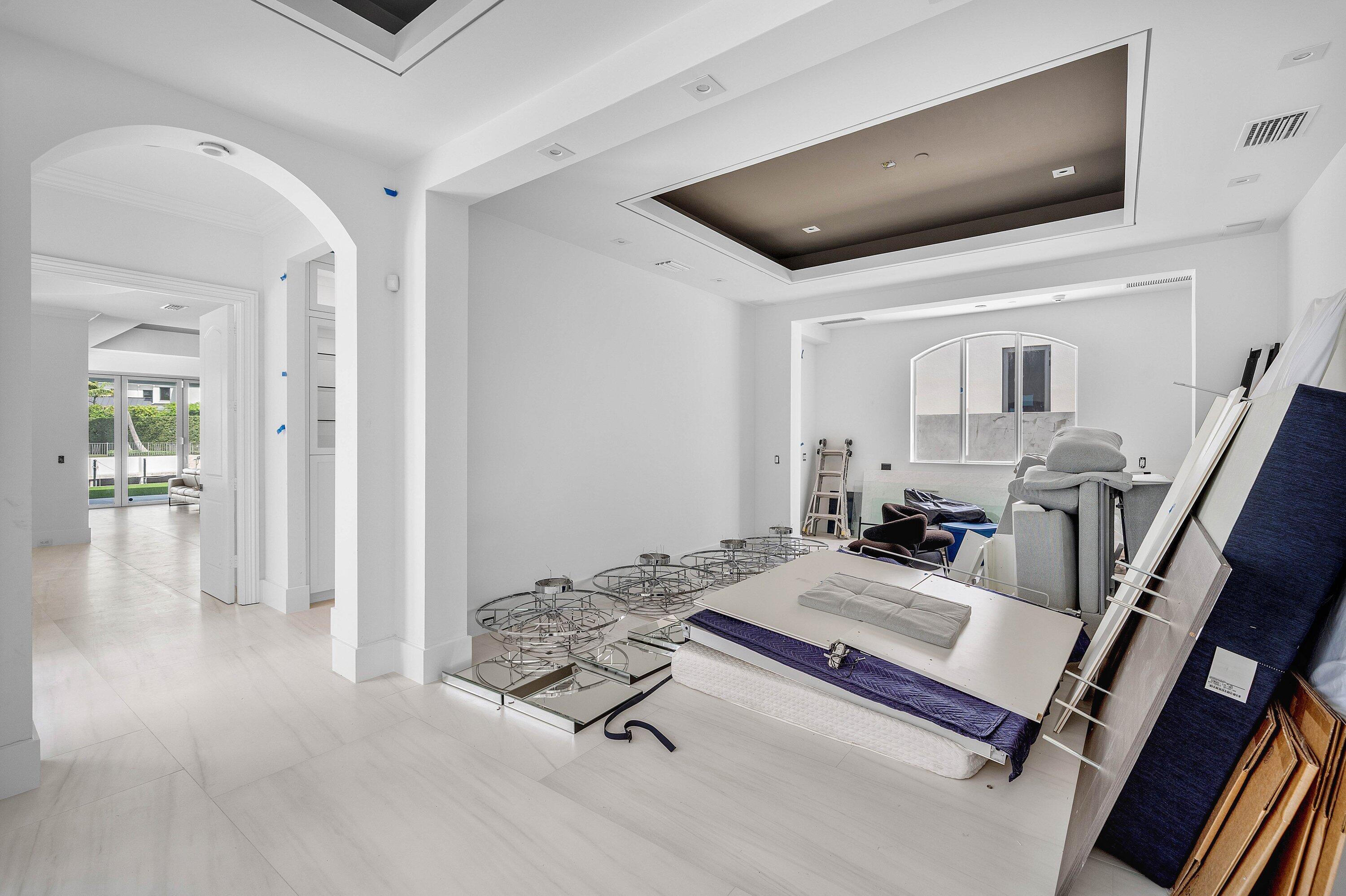 ROYAL PALM YACHT & COUNTRY CLUB - Residential