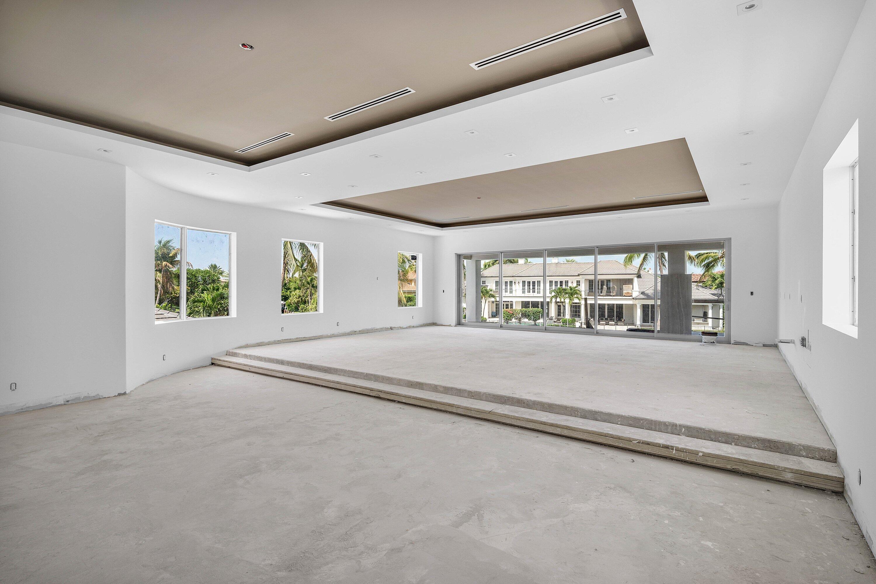 ROYAL PALM YACHT & COUNTRY CLUB - Residential