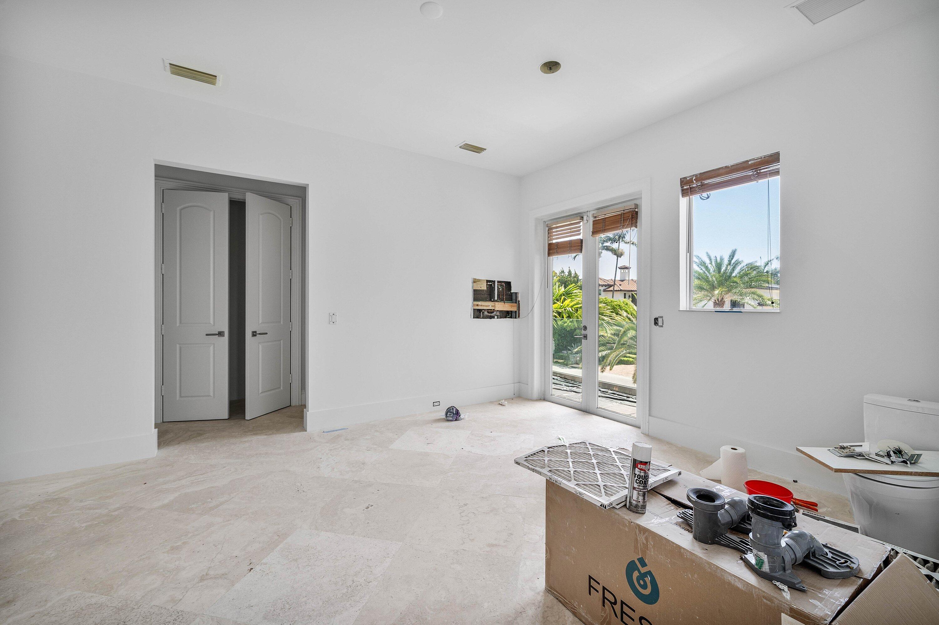 ROYAL PALM YACHT & COUNTRY CLUB - Residential