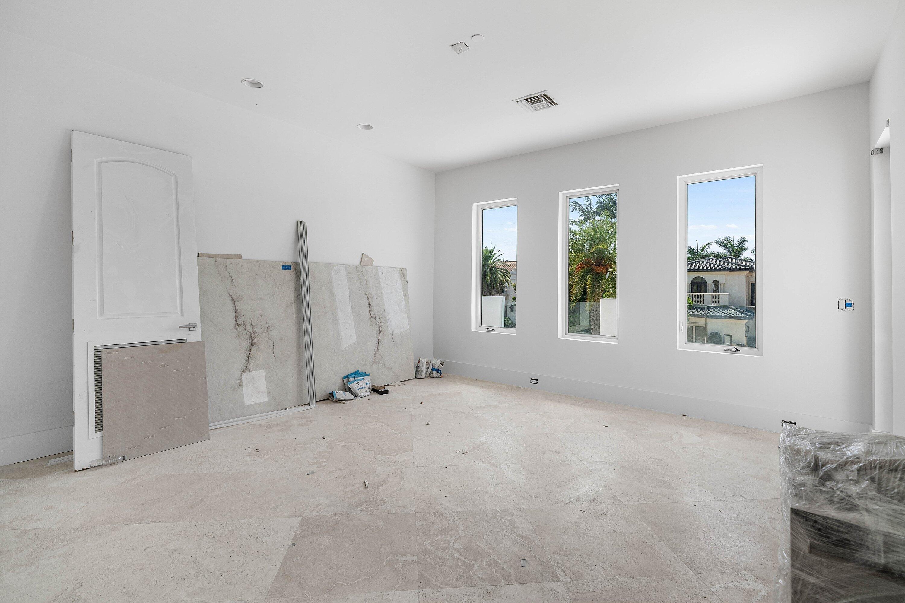 ROYAL PALM YACHT & COUNTRY CLUB - Residential