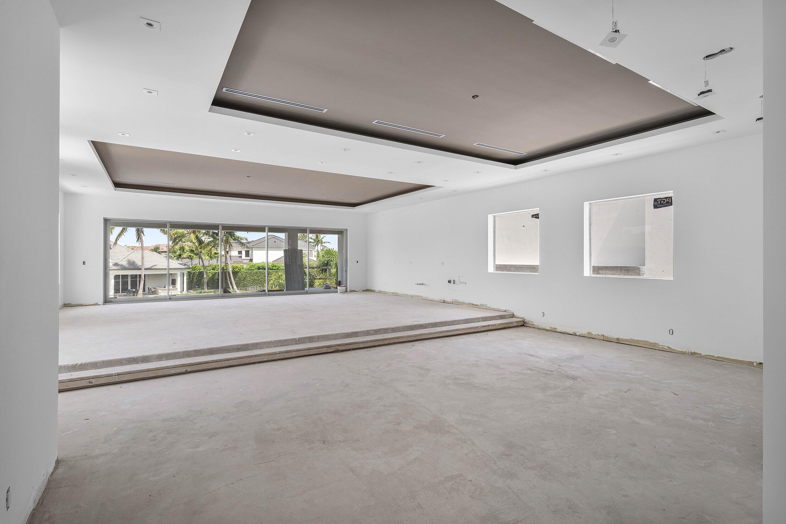 ROYAL PALM YACHT & COUNTRY CLUB - Residential