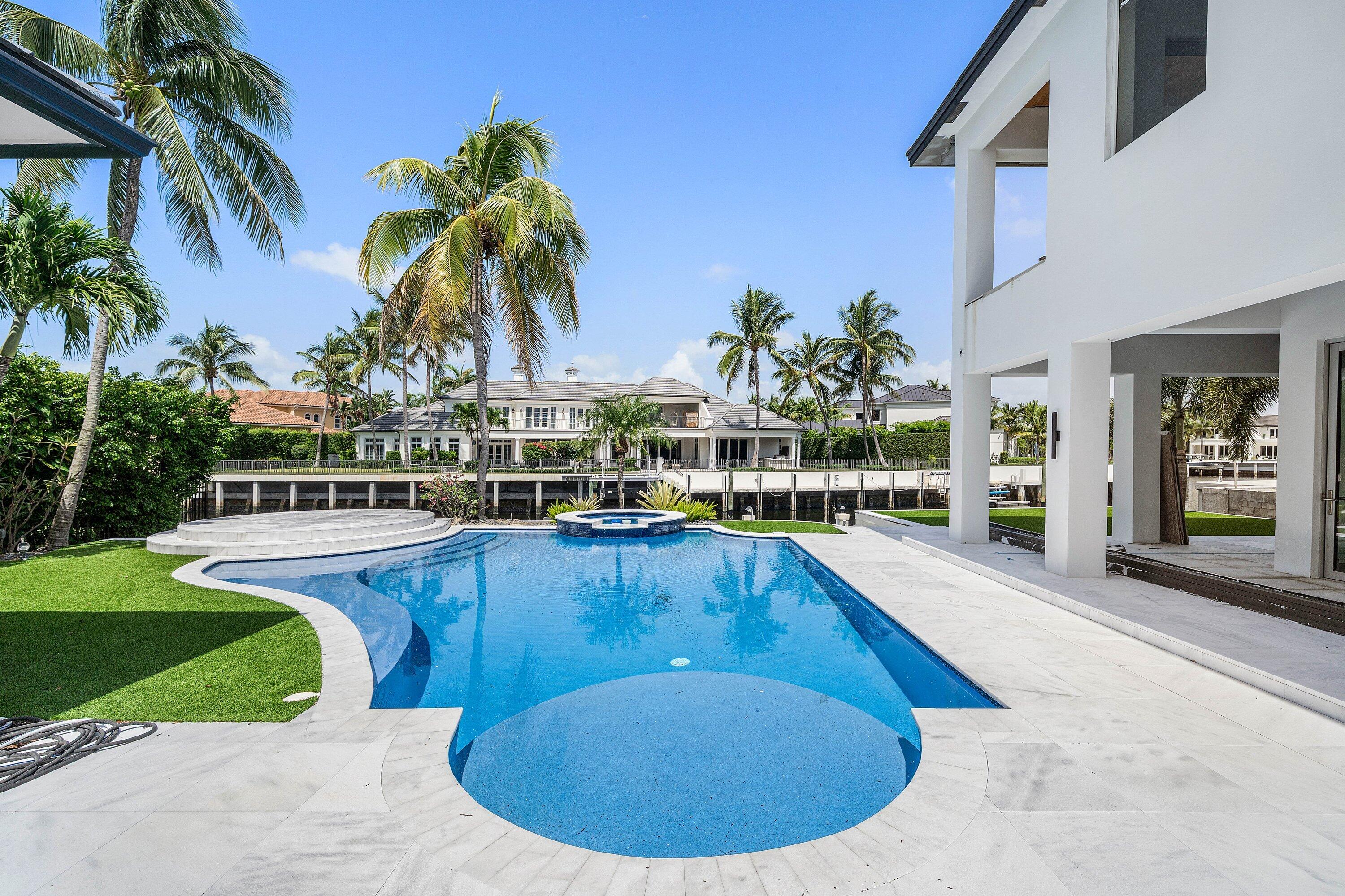 ROYAL PALM YACHT & COUNTRY CLUB - Residential