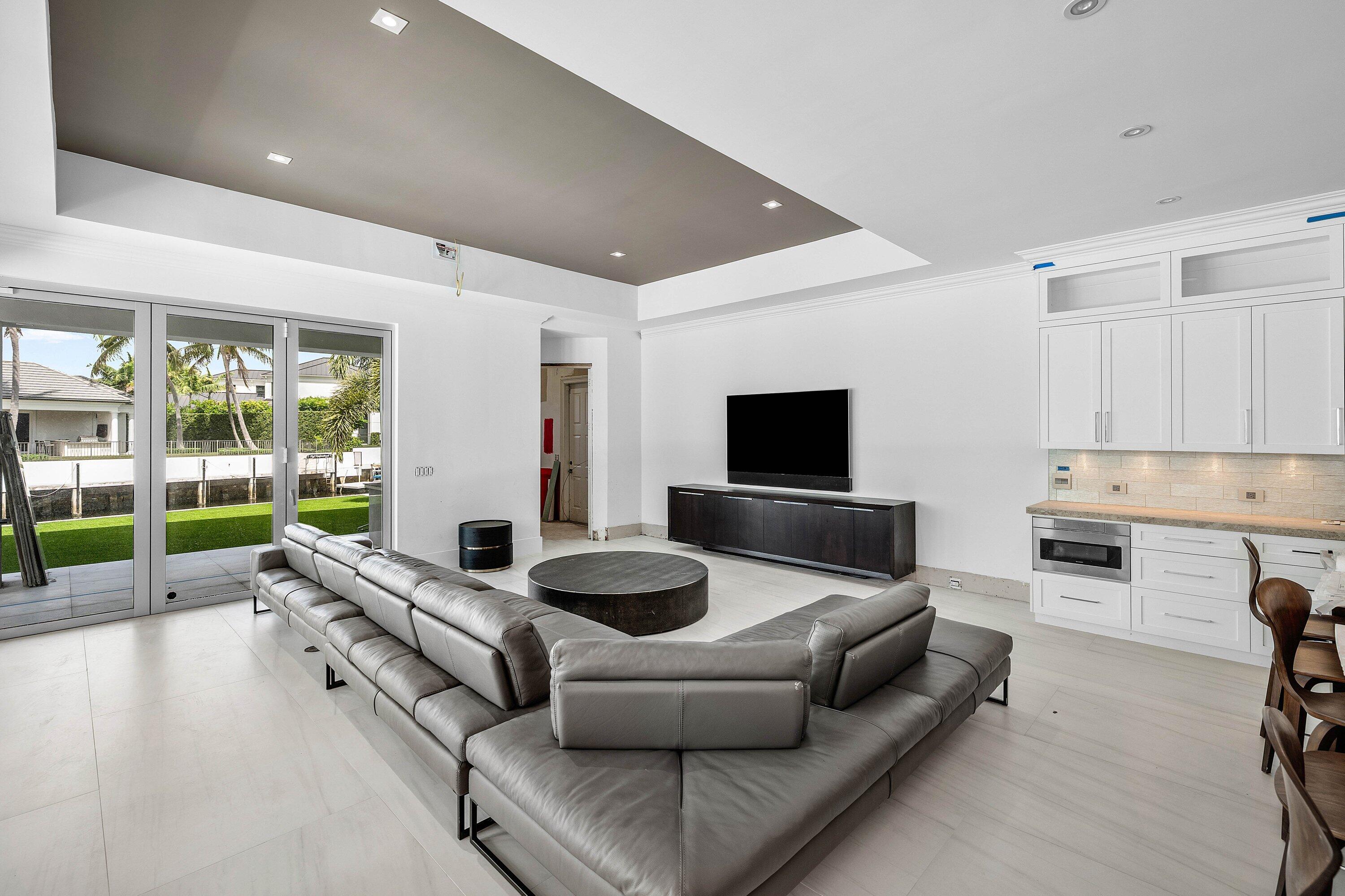 ROYAL PALM YACHT & COUNTRY CLUB - Residential
