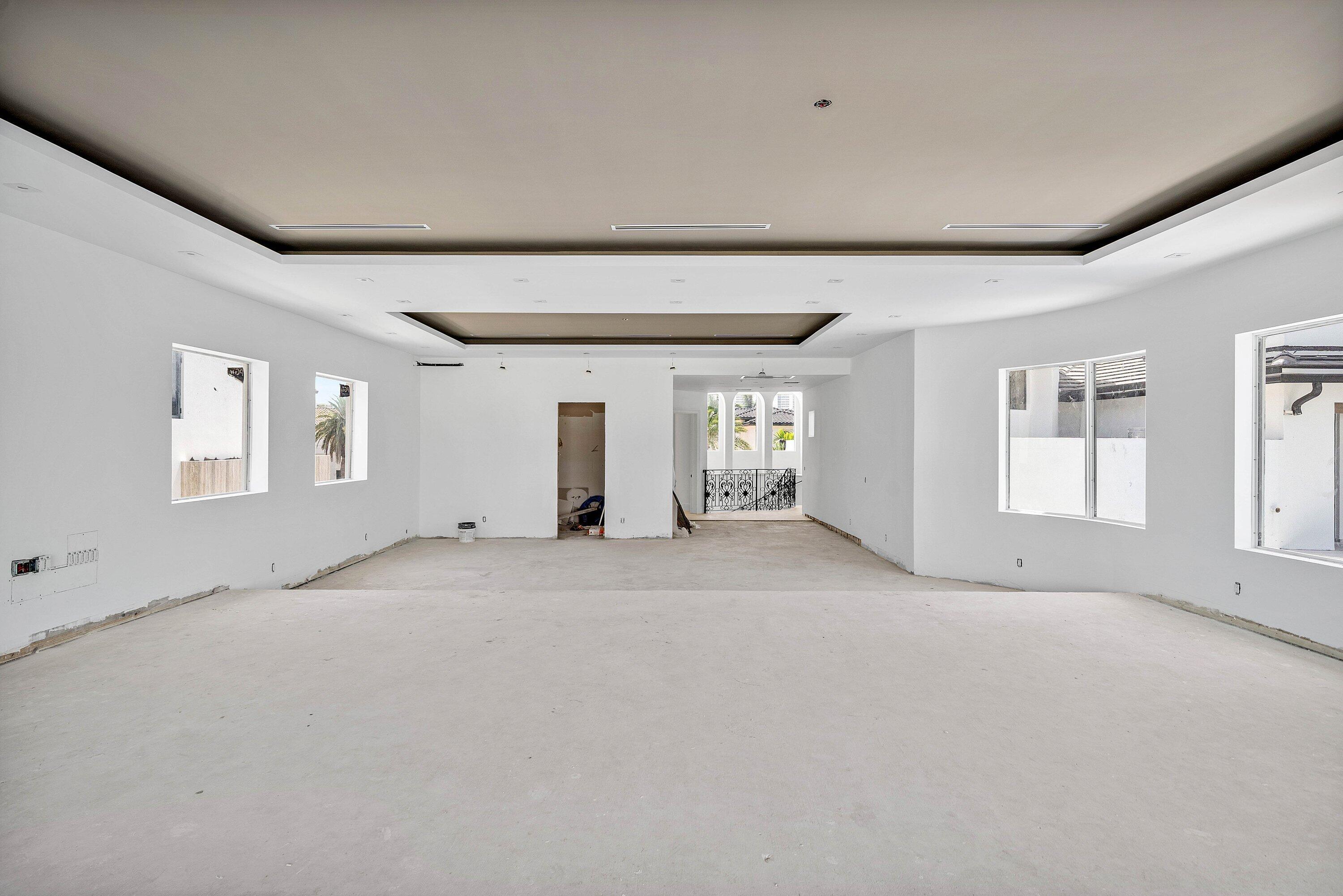 ROYAL PALM YACHT & COUNTRY CLUB - Residential