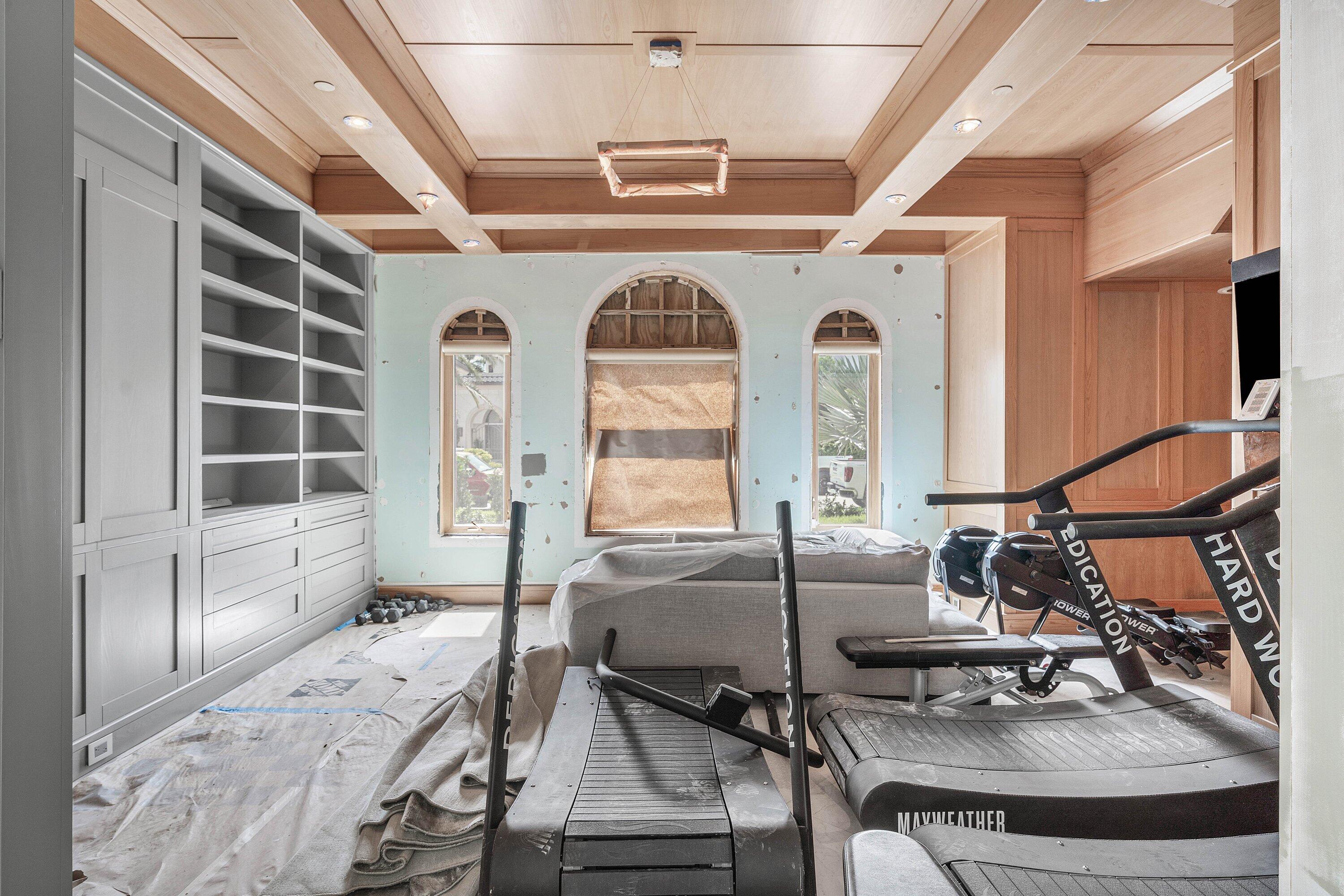 ROYAL PALM YACHT & COUNTRY CLUB - Residential