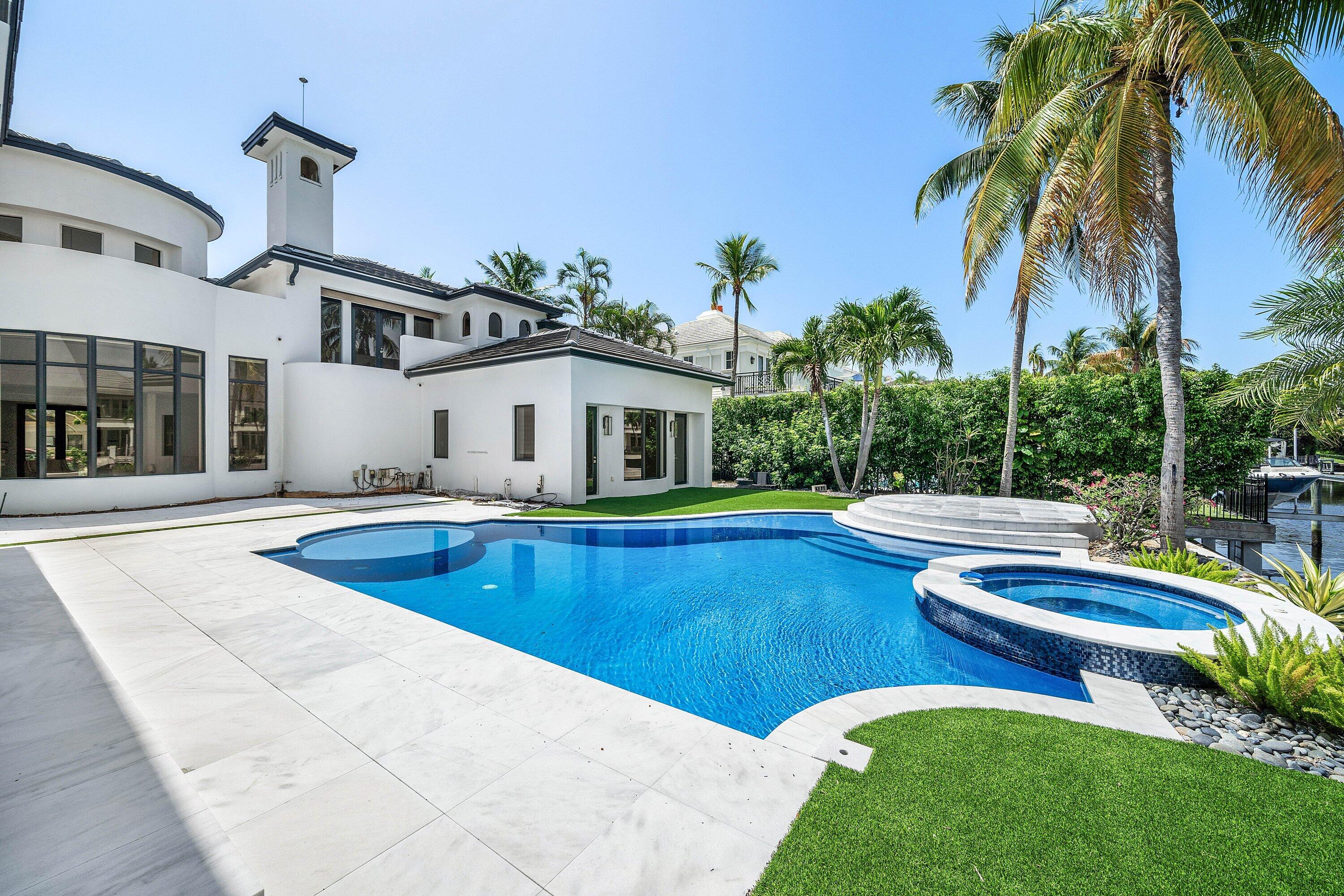 ROYAL PALM YACHT & COUNTRY CLUB - Residential