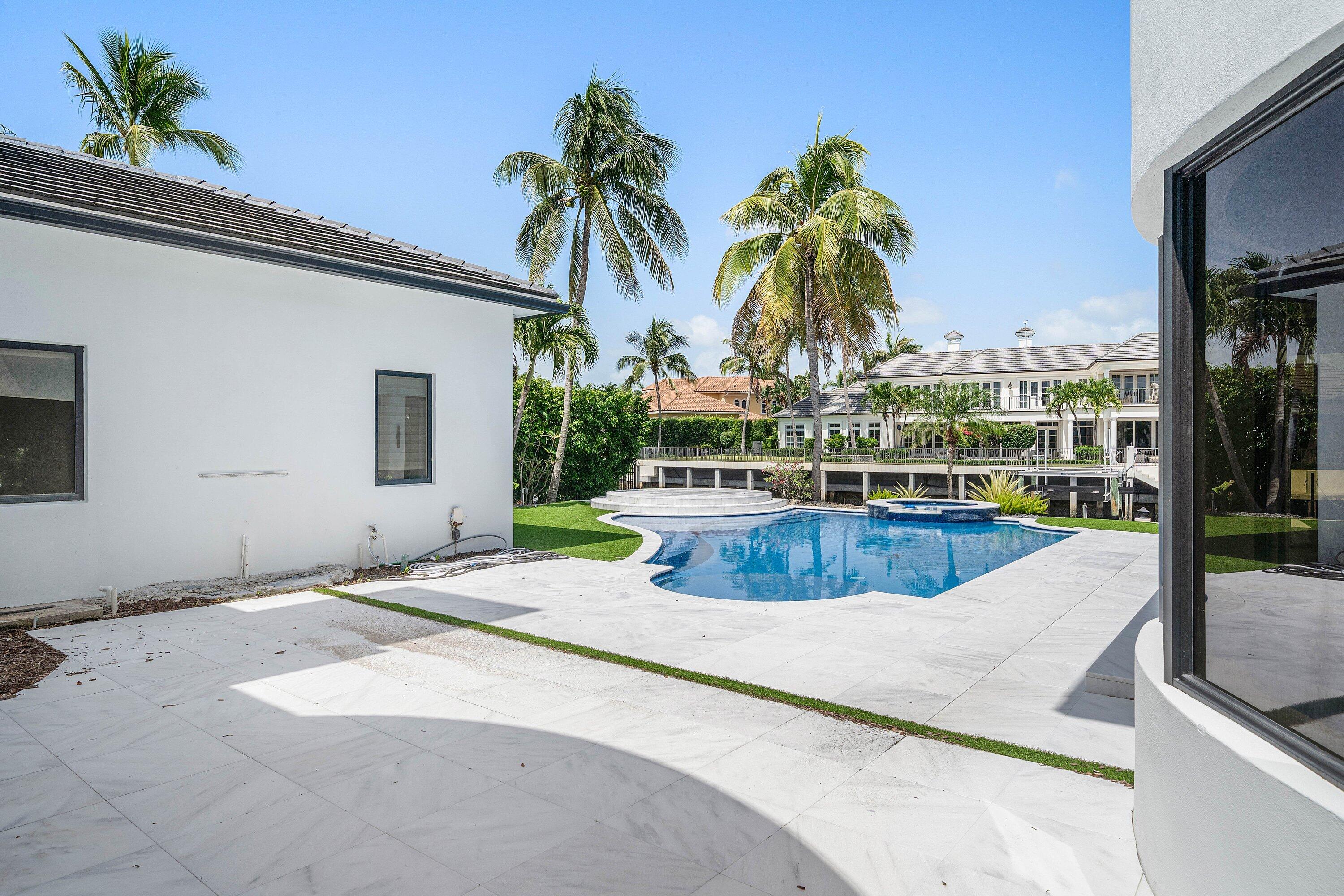ROYAL PALM YACHT & COUNTRY CLUB - Residential