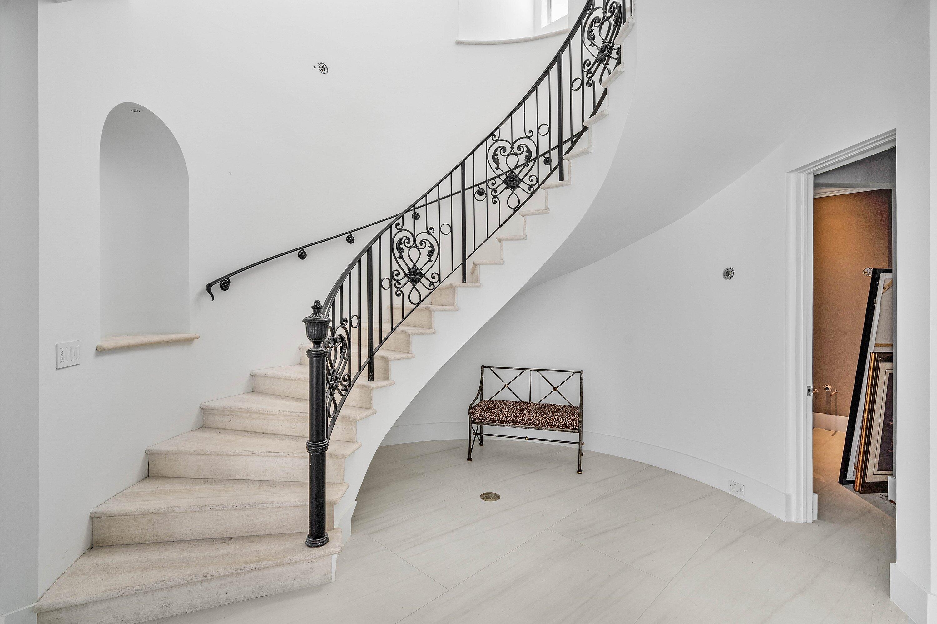 ROYAL PALM YACHT & COUNTRY CLUB - Residential