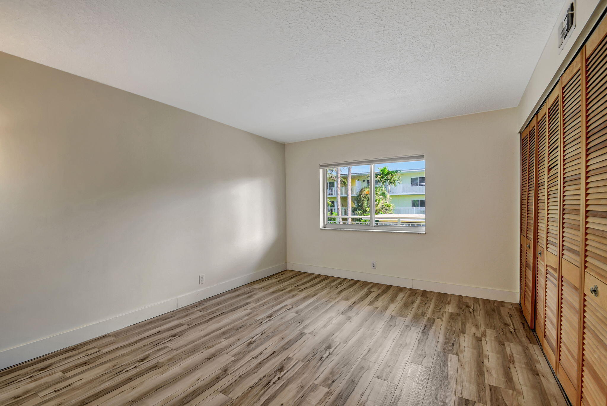 OCEAN PARK MANOR CONDO - Residential