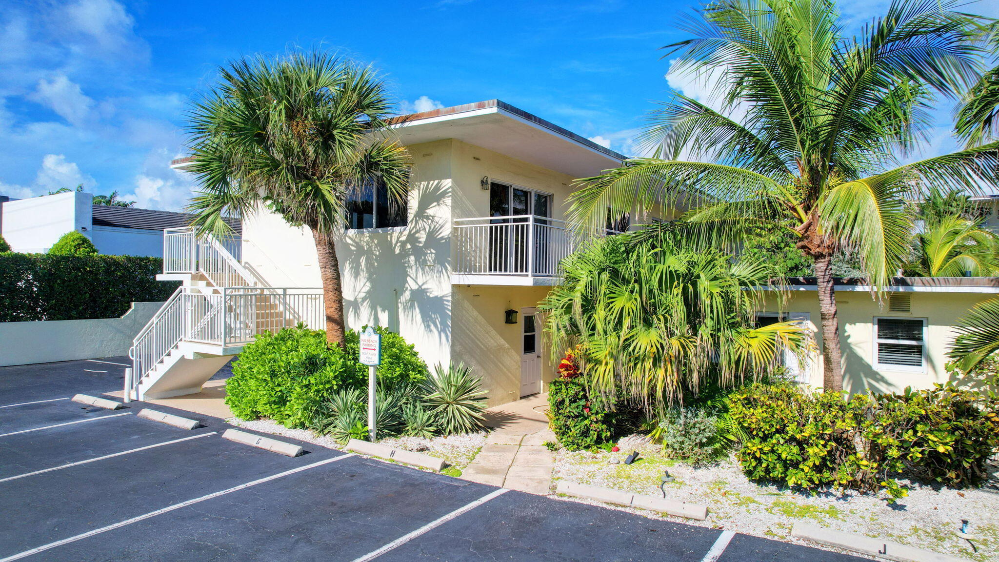 OCEAN PARK MANOR CONDO - Residential