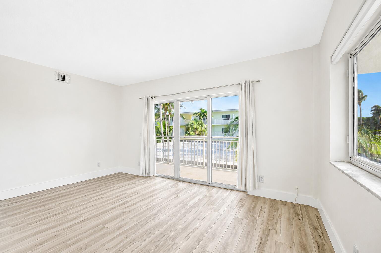 OCEAN PARK MANOR CONDO - Residential