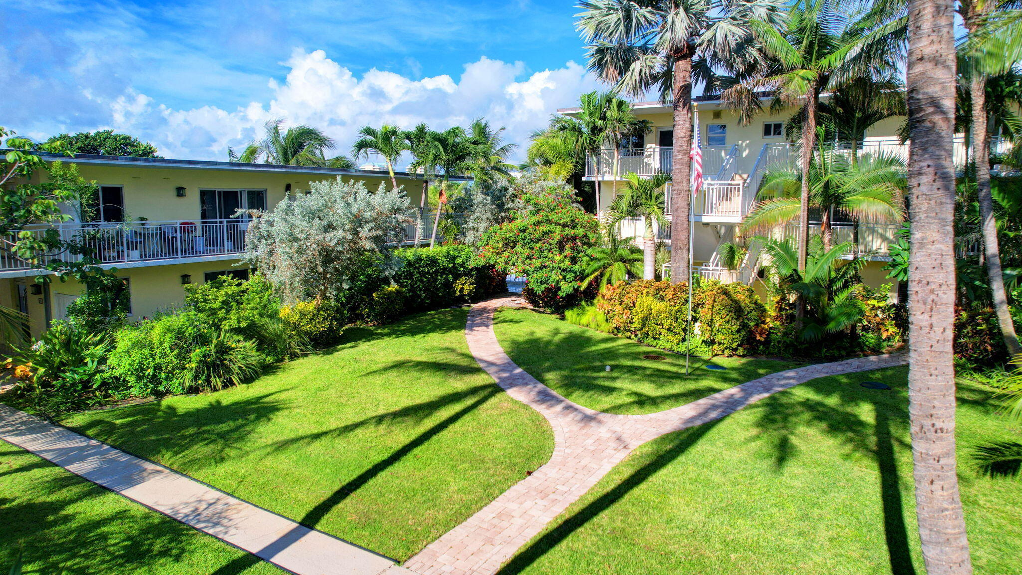 OCEAN PARK MANOR CONDO - Residential