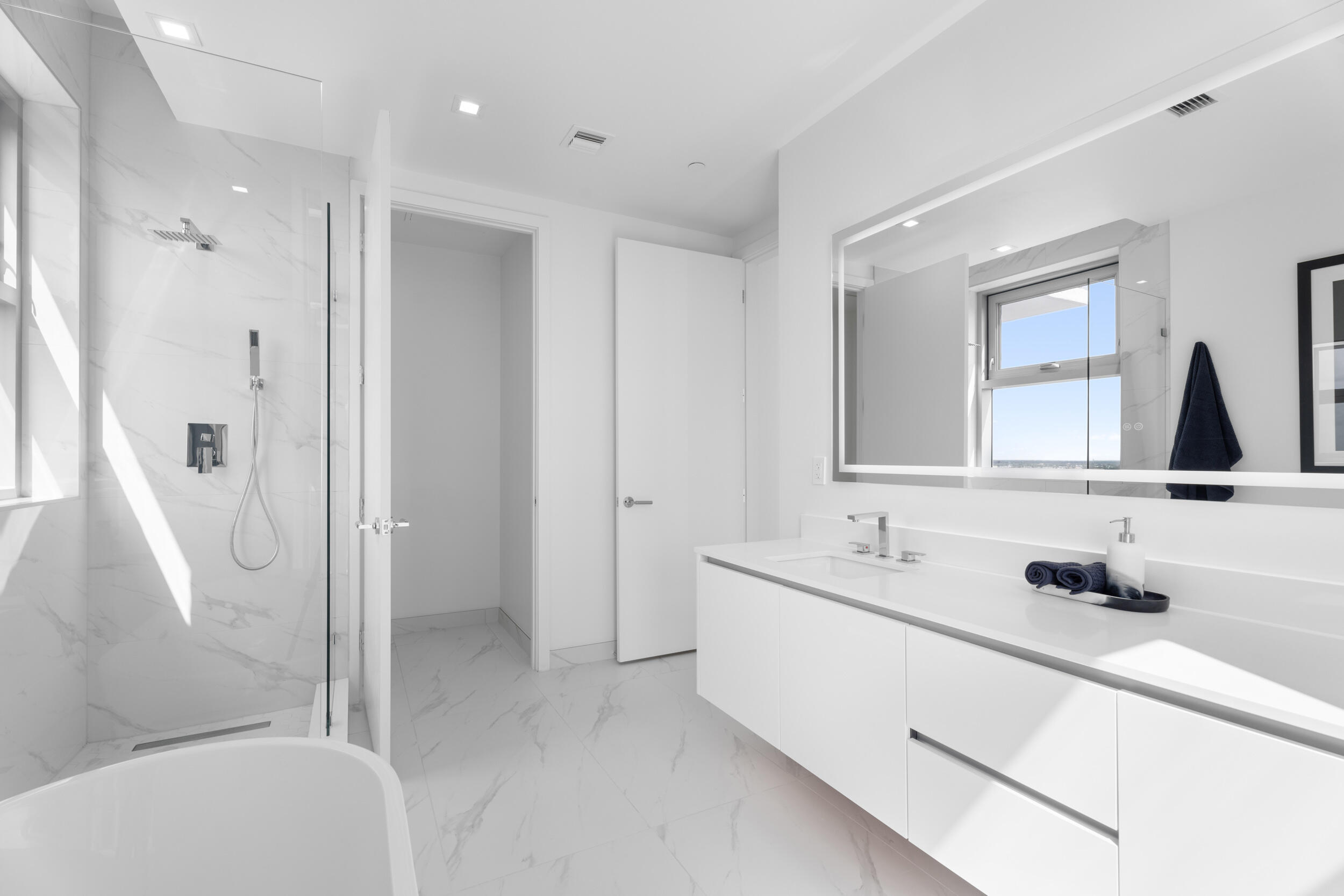 NAUTILUS 220 CONDO - Residential