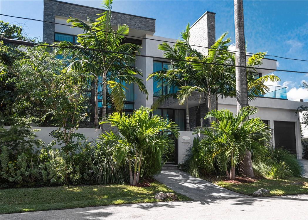 Best priced newer construction home w/100' of WF in Las Olas!! Allow yourself to be taken into pure bliss over this beautiful masterpiece. Equipped with luscious modern style & sleek tones, this property looks out on the water & takes you on a journey of luxury & enjoyment. With it's beautiful design & immense amenities, this oasis offers the ultimate lifestyle living! This villa boasts 2,000 square feet of outdoor lounging including a one of a kind 40' Infinity pool, hot tub, & gorgeous water views that include dock space for up to an 80 foot yacht. Along with an open-air design & 30 foot ceilings that breathe life into the interiors, the house is fitted with oversized master, Italian kitchen appliances, and smart-home systems, including a fully-integrated Sonos sound system.