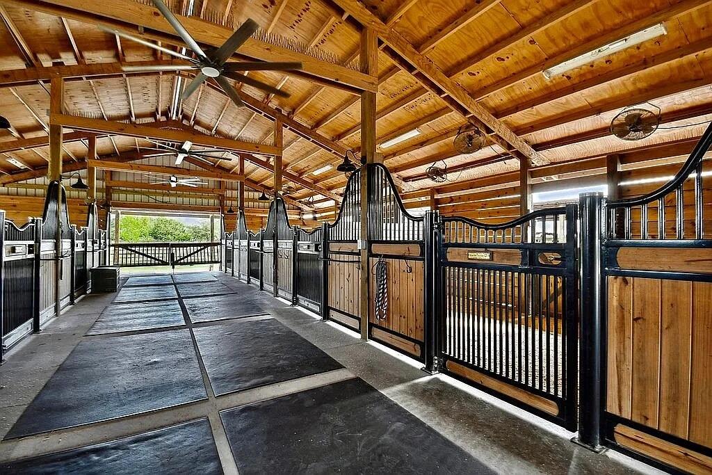TEN SQUARE FARMS (A OF E) - Residential